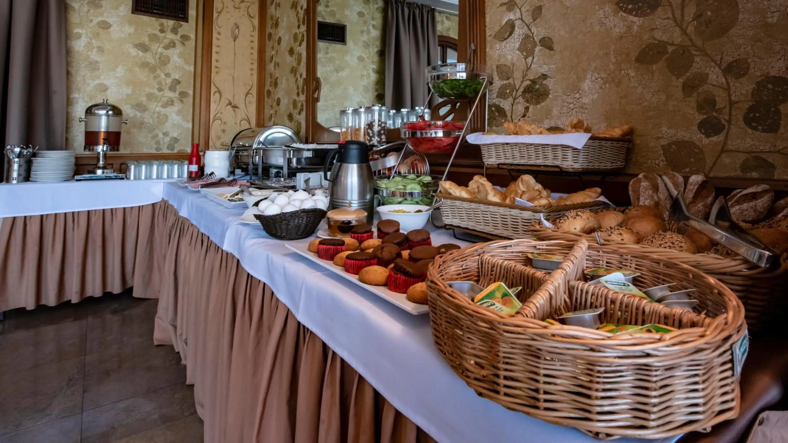 Food and drinks in Hotel Kopala