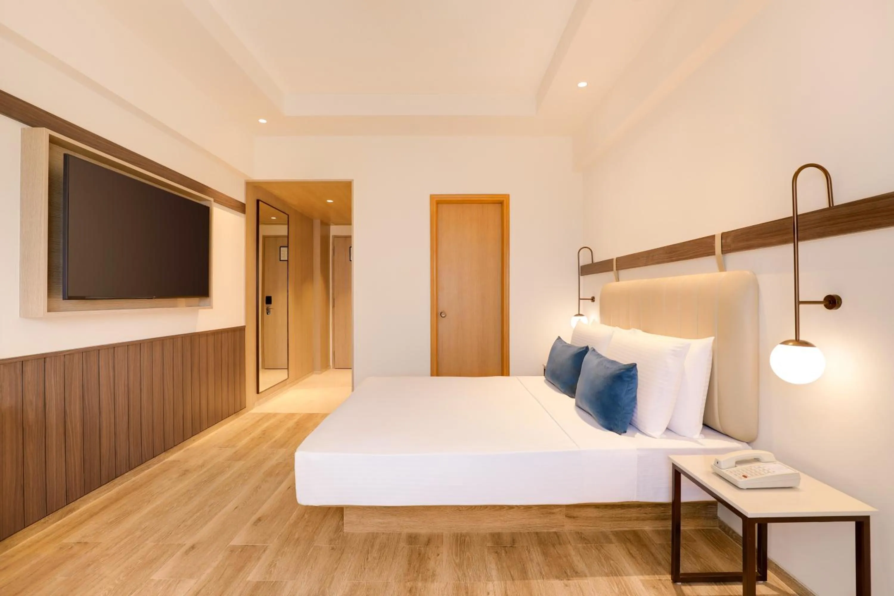 Bed in Lemon Tree Premier, Ulsoor Lake, Bengaluru