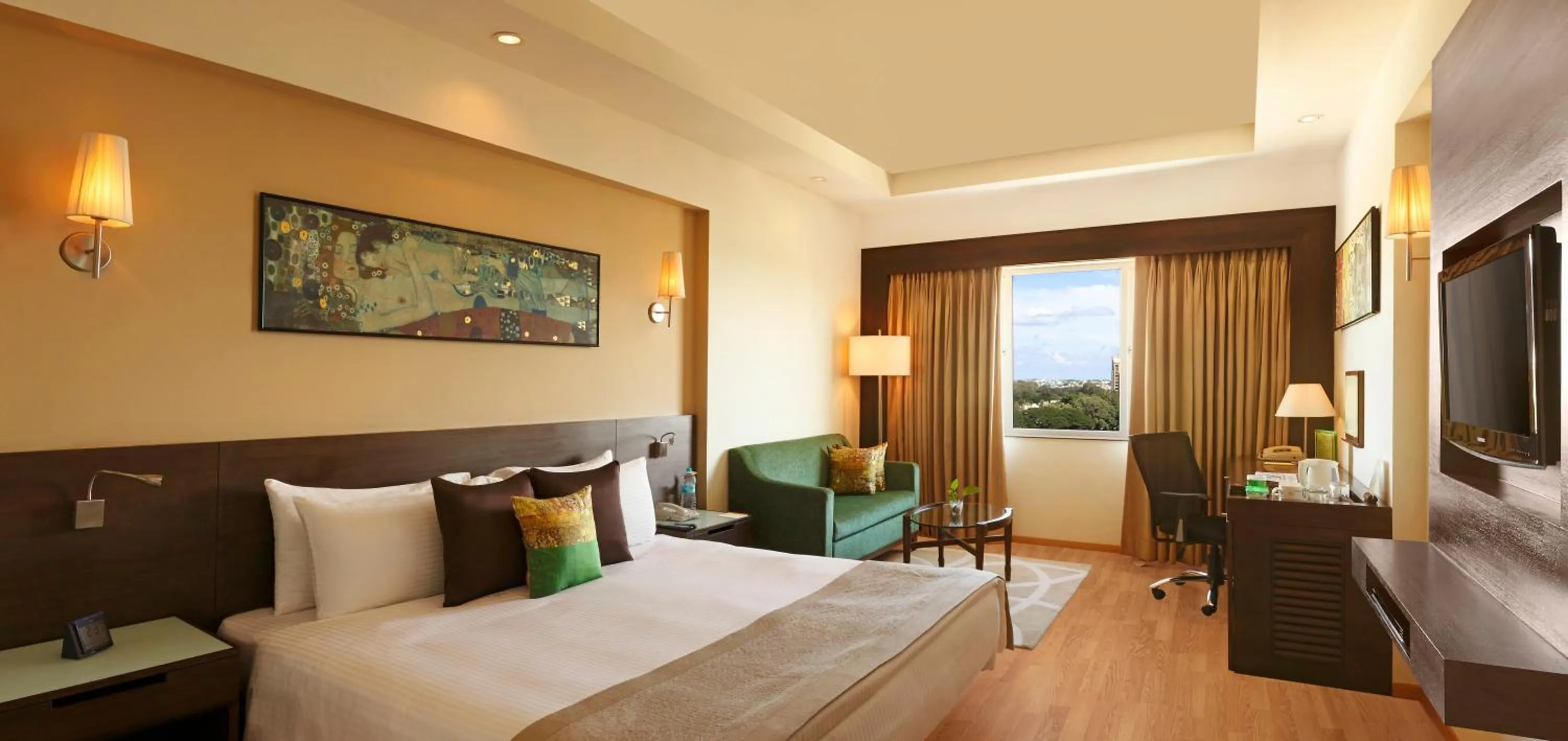 Bed in Lemon Tree Premier, Ulsoor Lake, Bengaluru