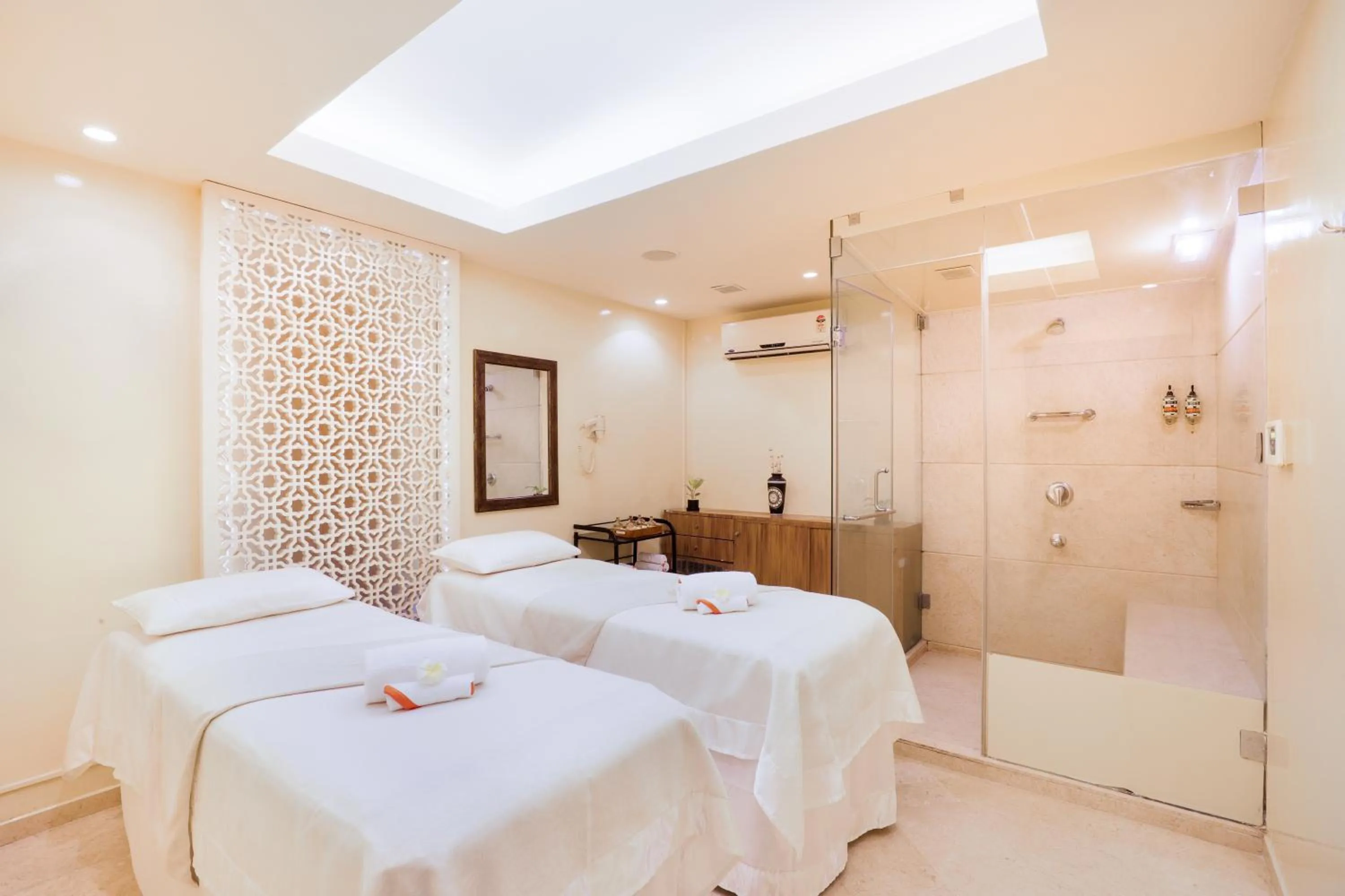 Bed in Lemon Tree Premier, Ulsoor Lake, Bengaluru