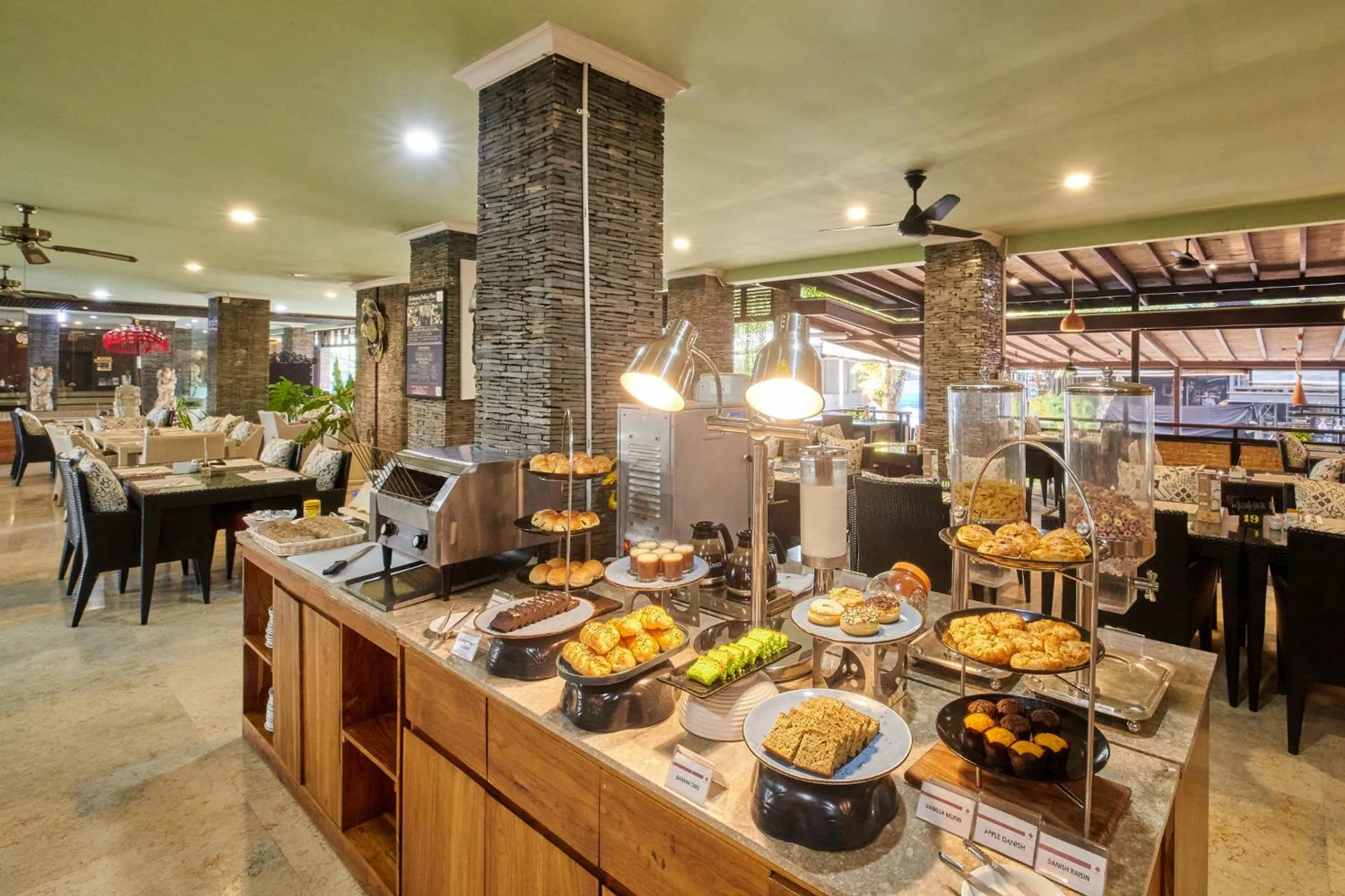 Restaurant/places to eat in The Lokha Legian Resort & Spa