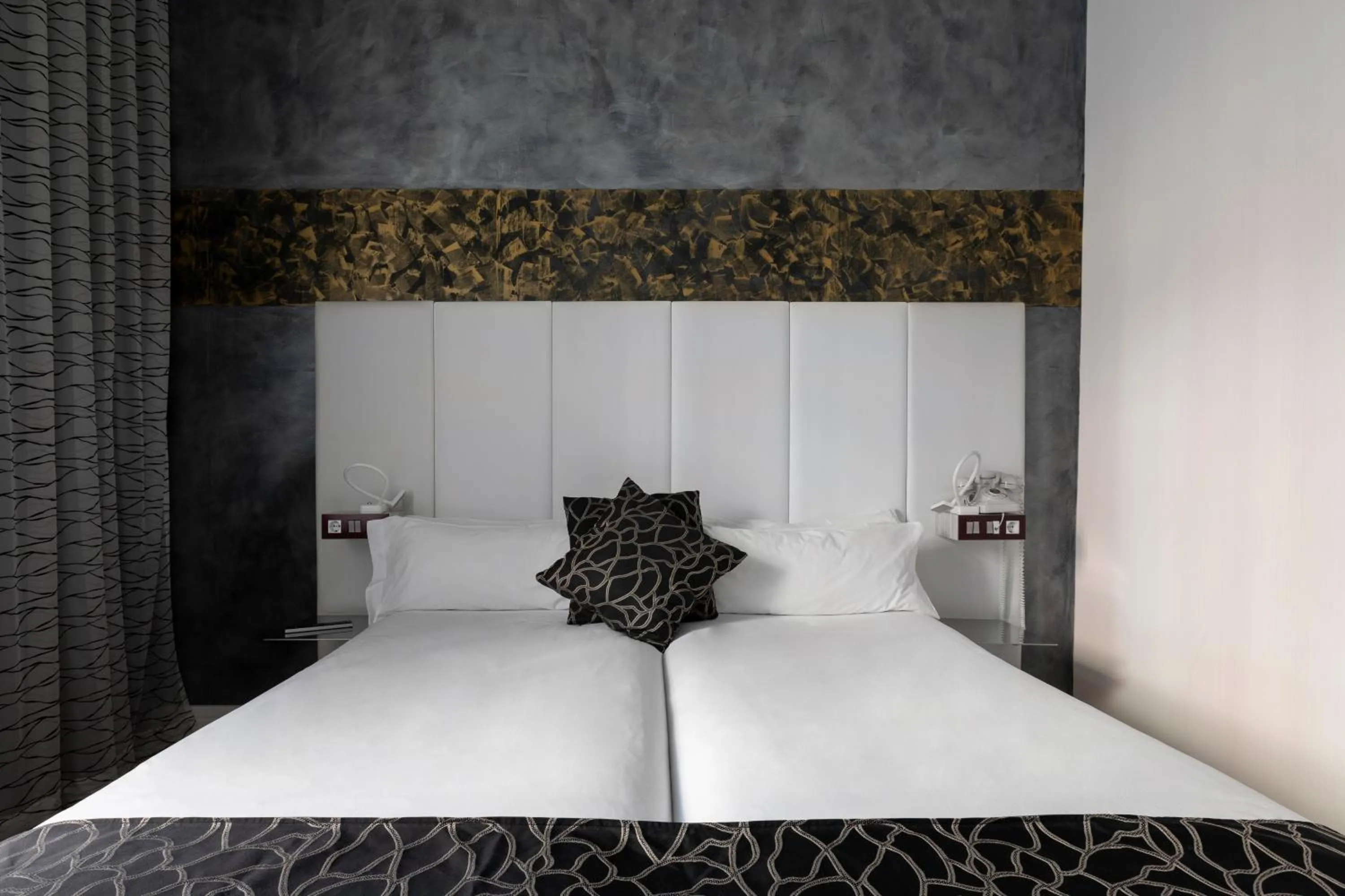 Bed in Petit Palace Savoy Alfonso XII