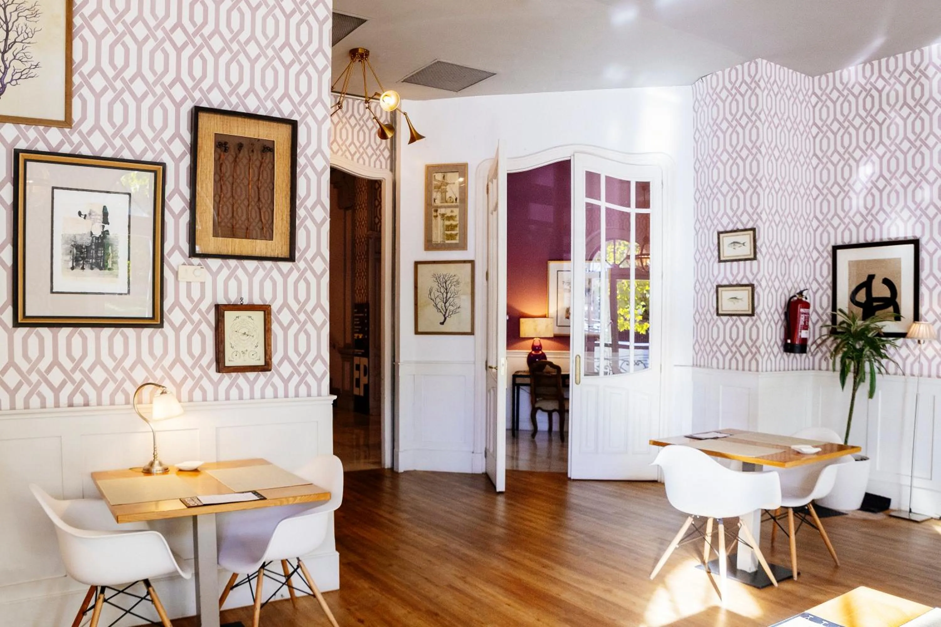 Restaurant/places to eat in Petit Palace Savoy Alfonso XII