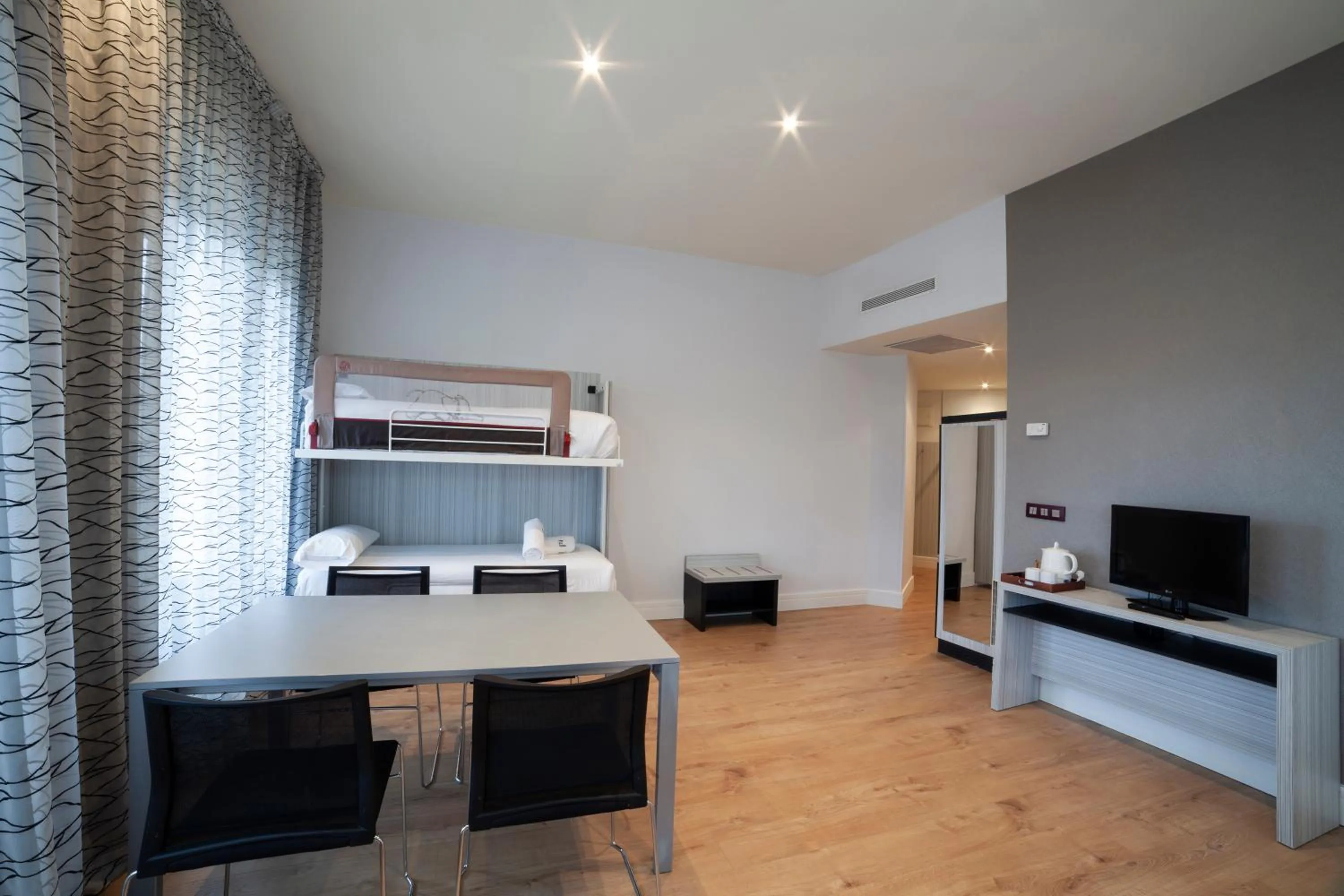 bunk bed in Petit Palace Savoy Alfonso XII