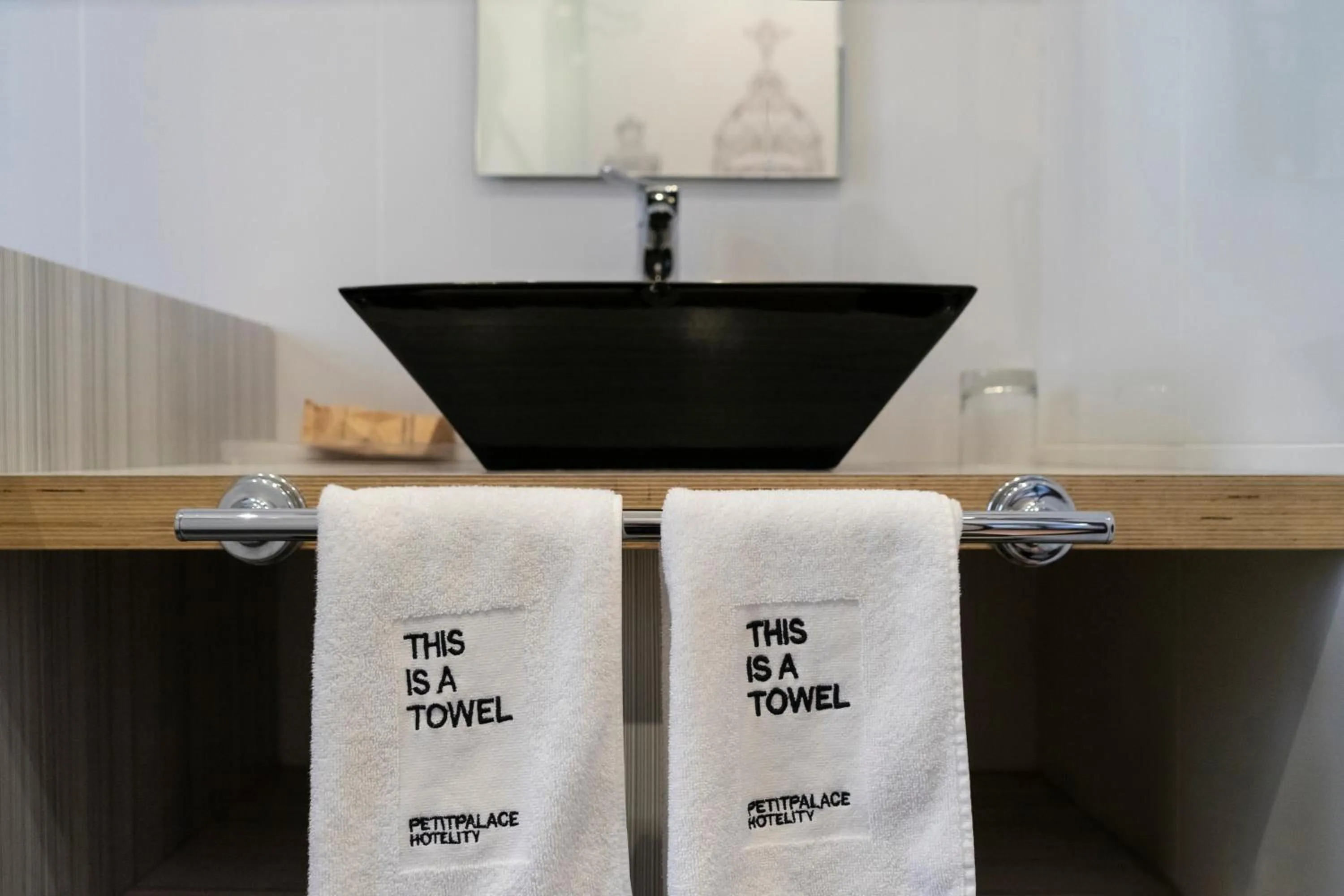 Bathroom in Petit Palace Savoy Alfonso XII