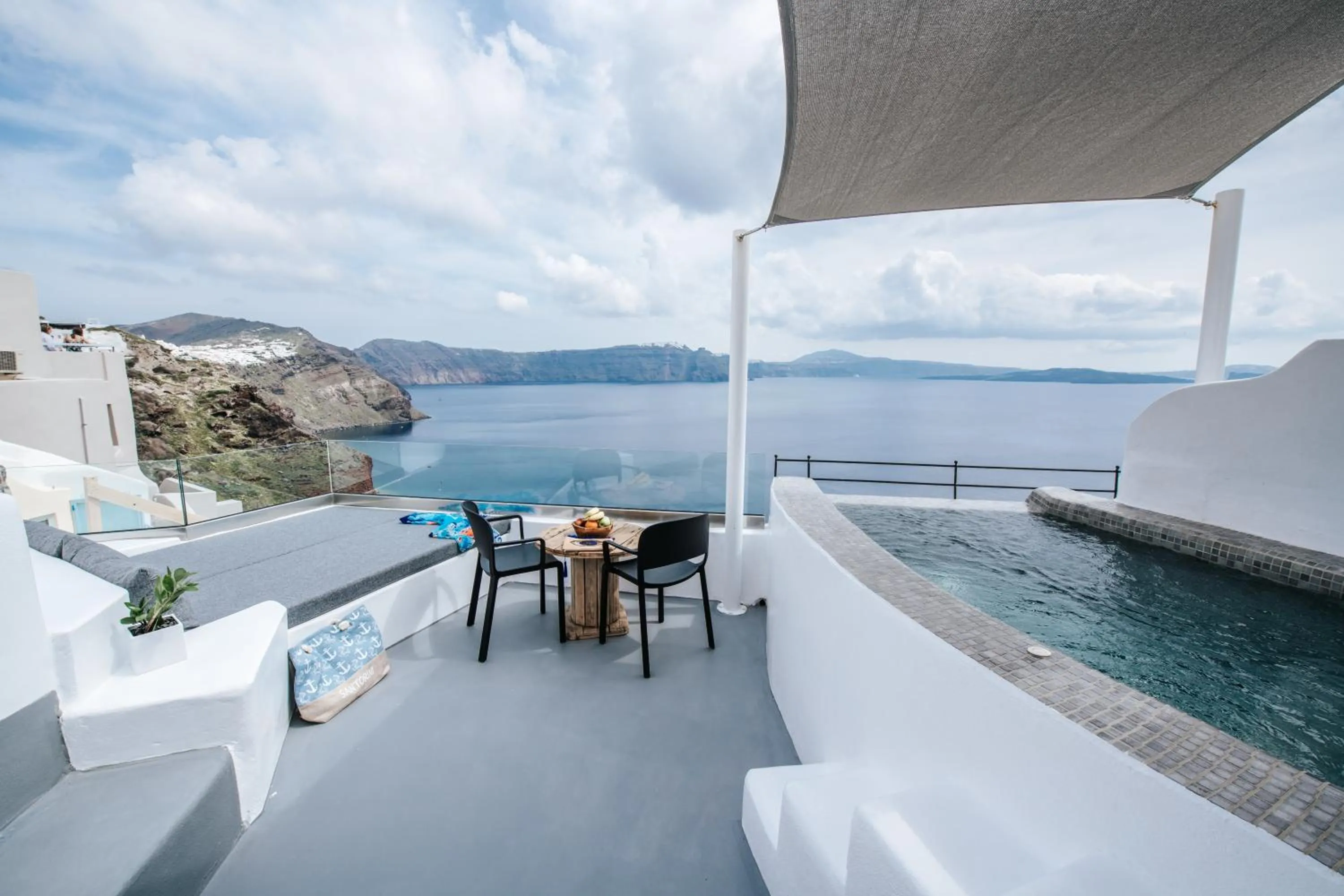 Hot Tub in Virginia's Cave Villas