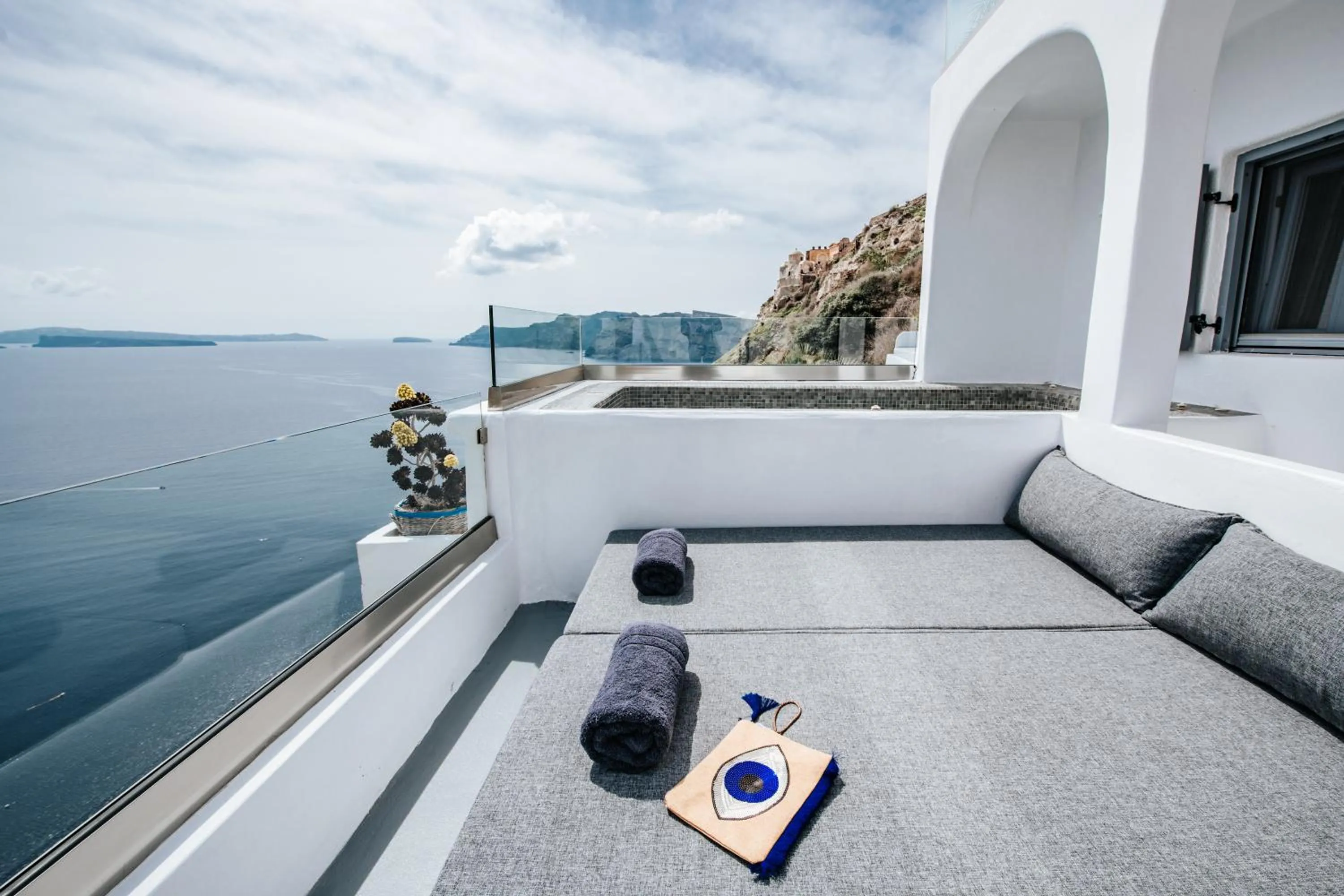 Hot Tub in Virginia's Cave Villas