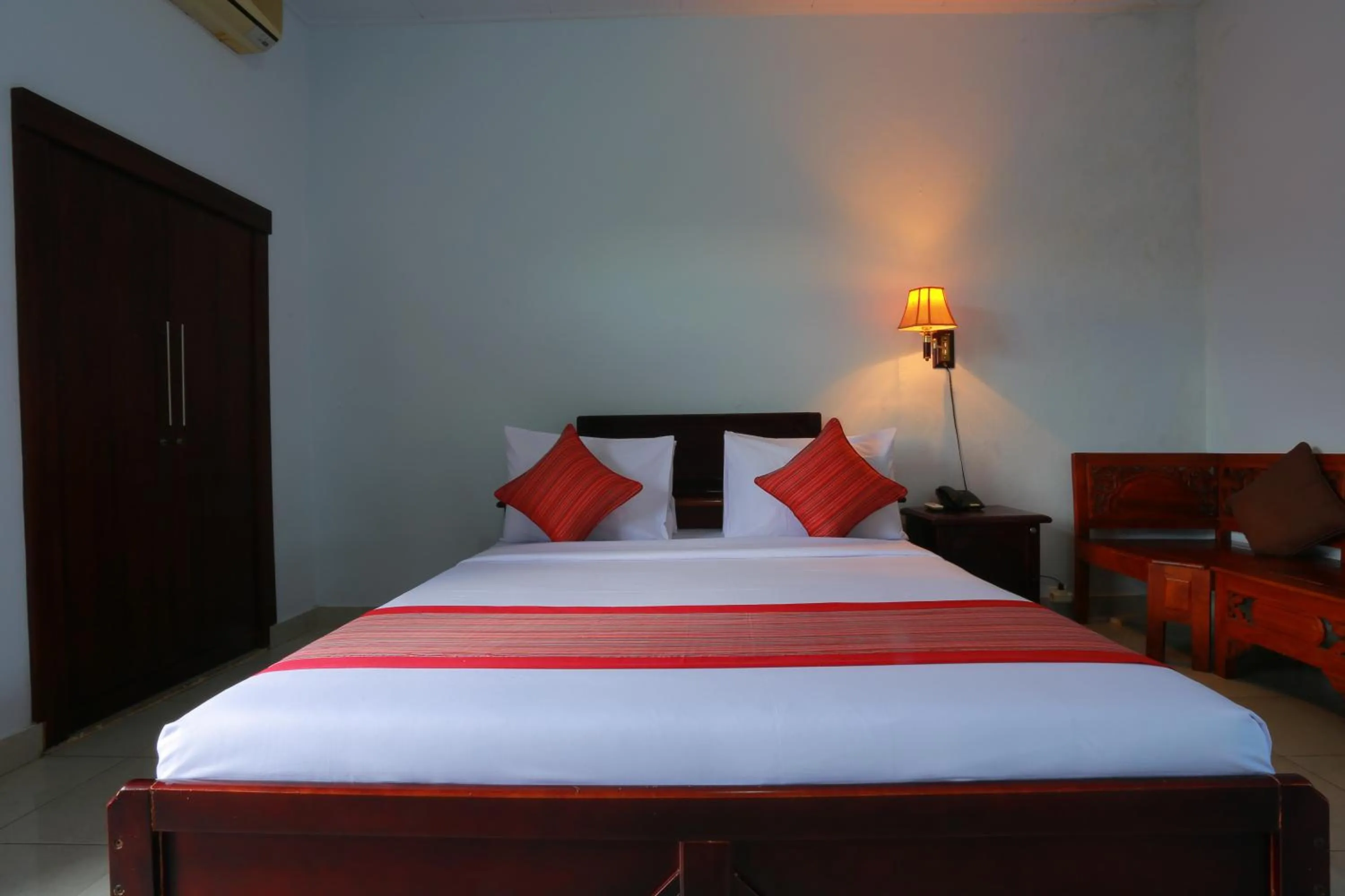 Bed in Warsa's Garden Bungalow and Spa