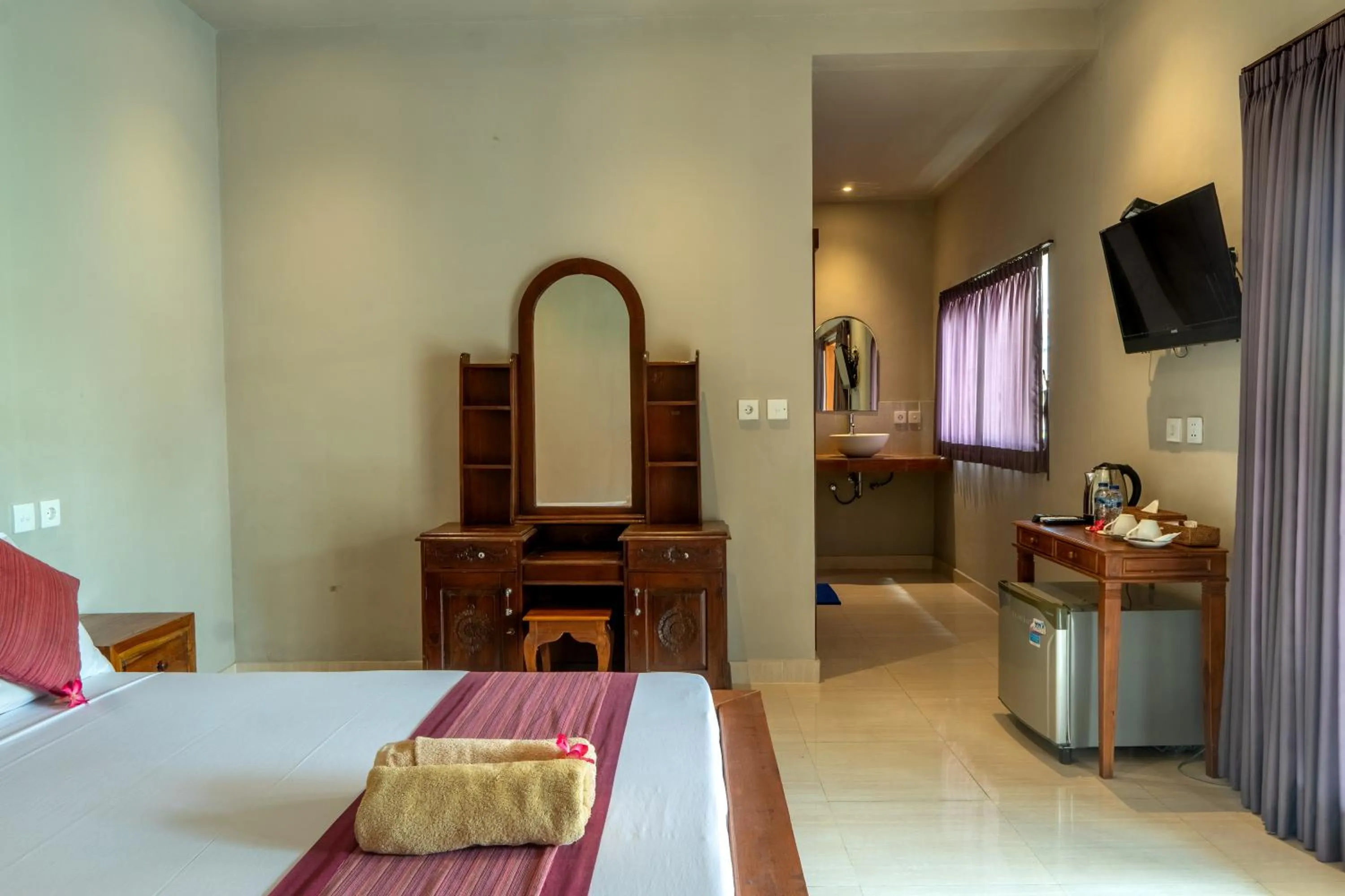 Bed in Warsa's Garden Bungalow and Spa