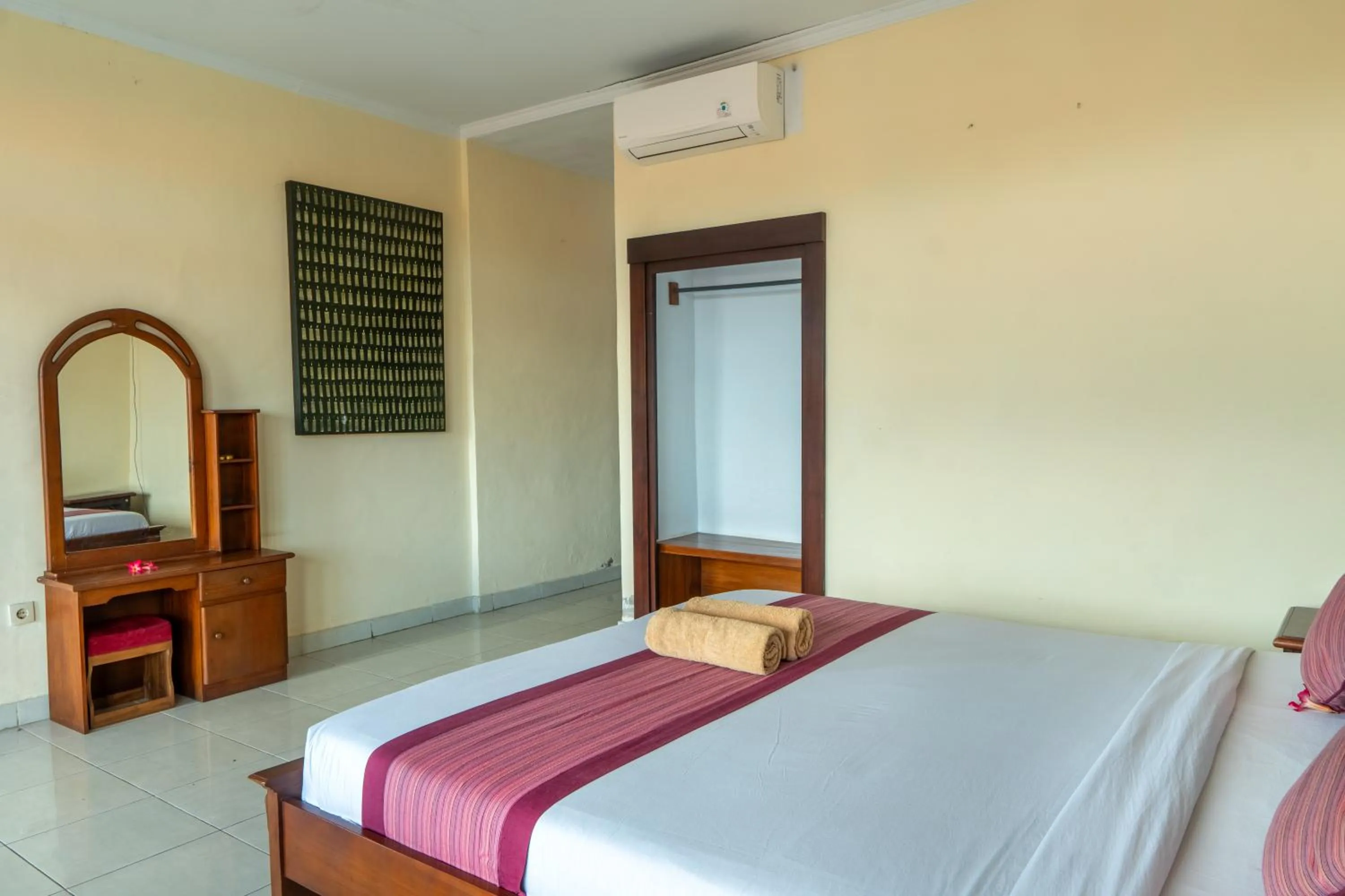 Bed in Warsa's Garden Bungalow and Spa