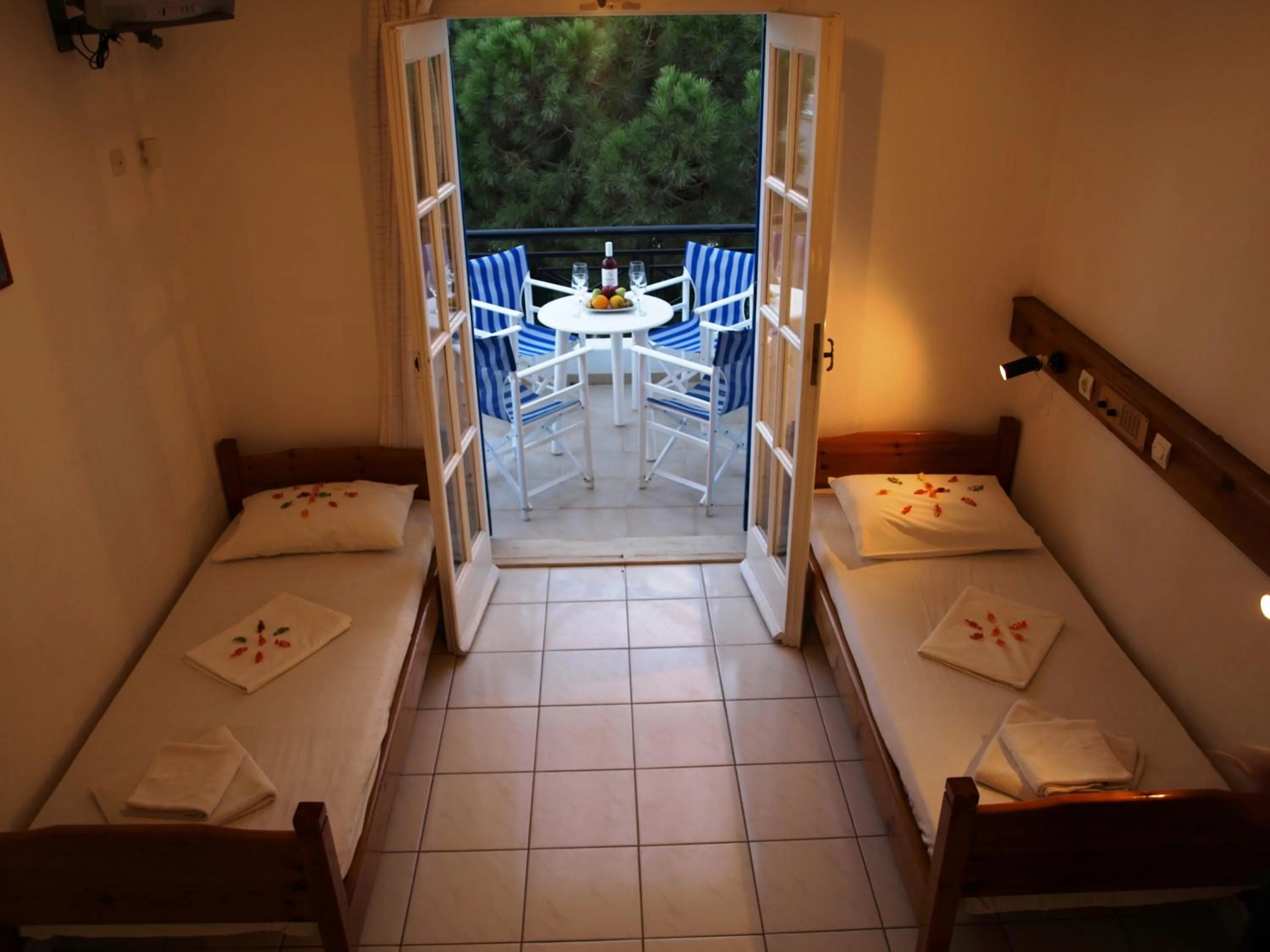 Balcony/Terrace, Bed in Levante Beach Hotel