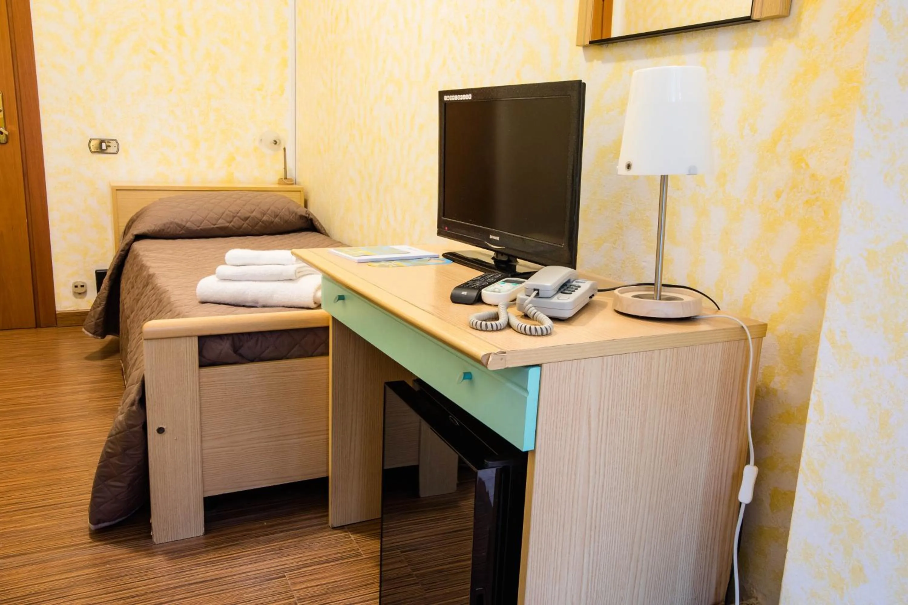 Bedroom in Hotel La Tavernetta dei Ronchi
