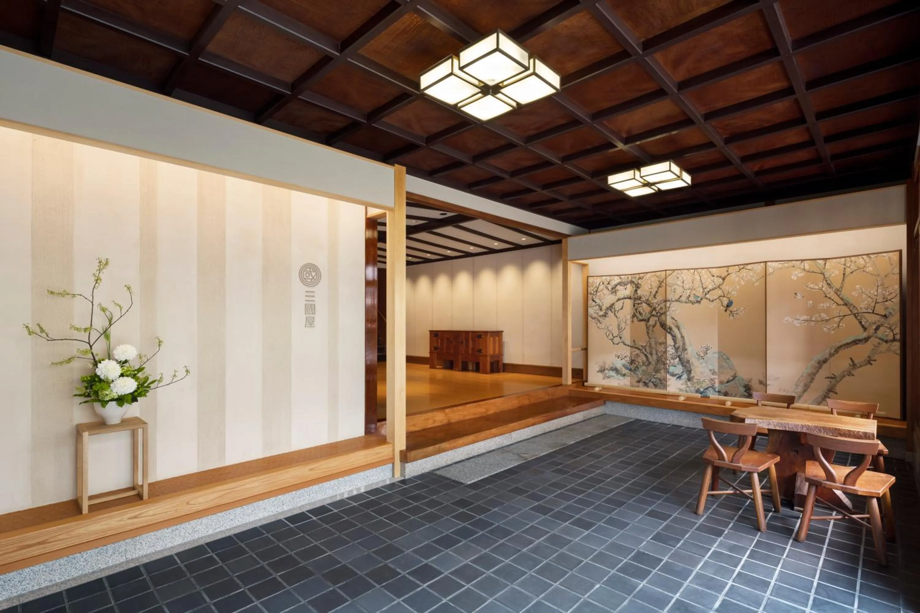 Area and facilities in Mikuniya