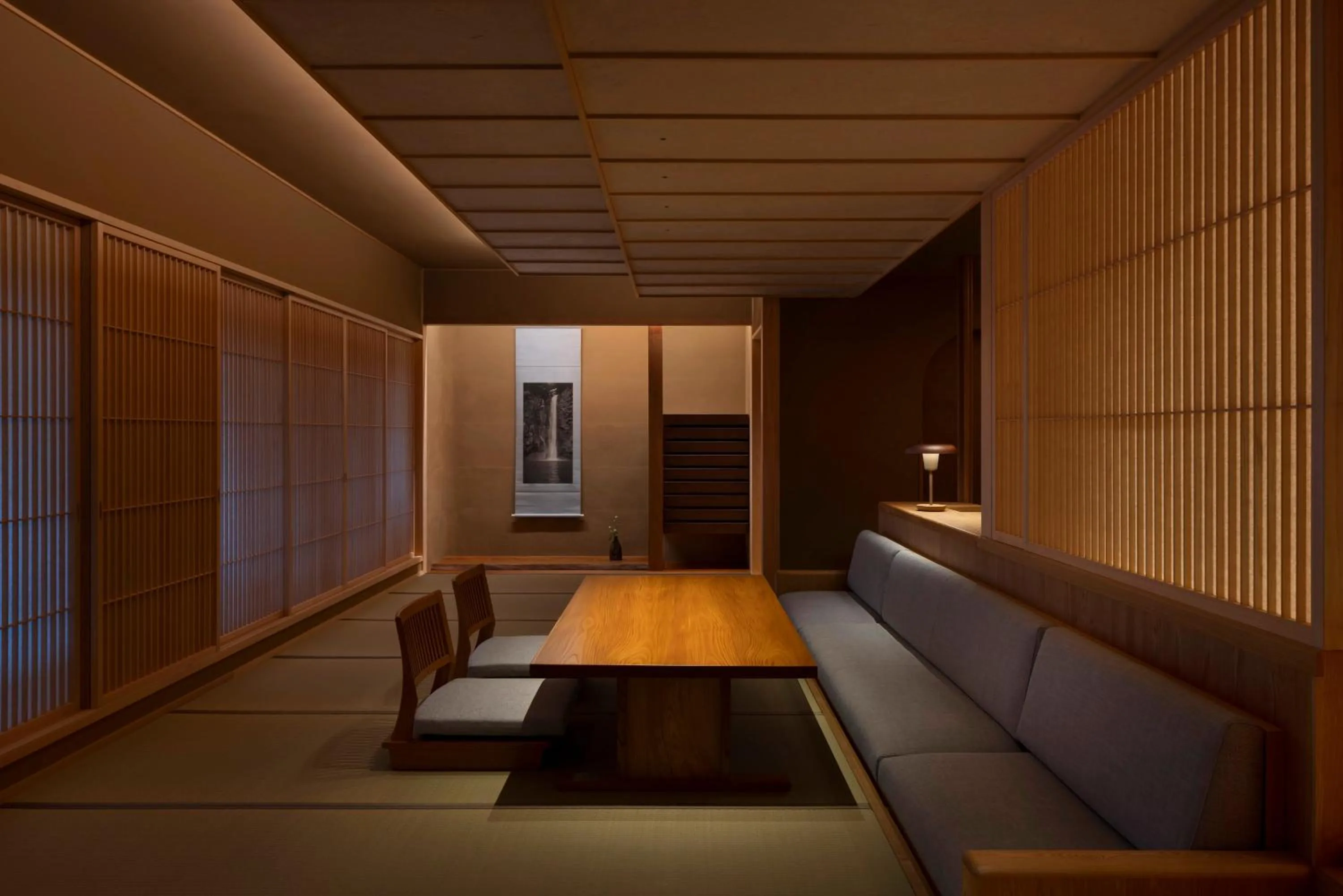 Photo of the whole room in Mikuniya