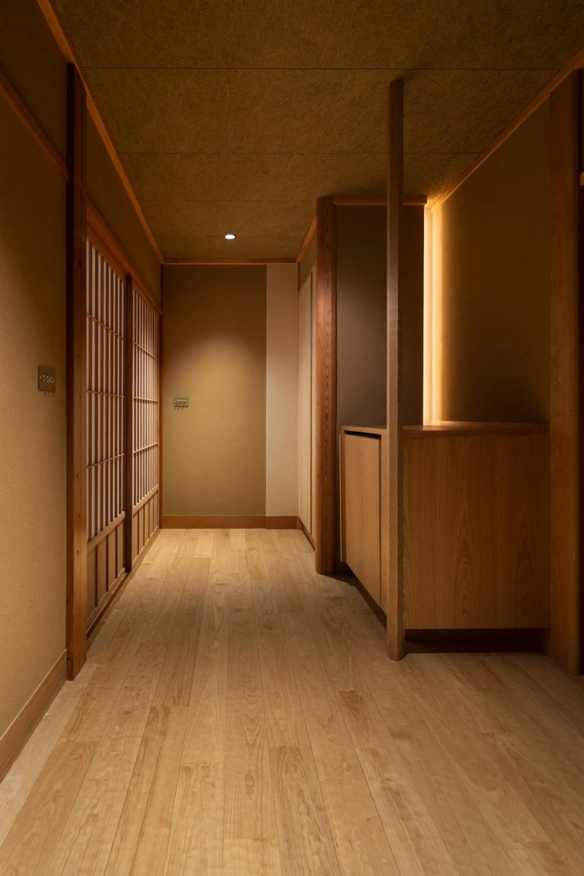 Photo of the whole room in Mikuniya