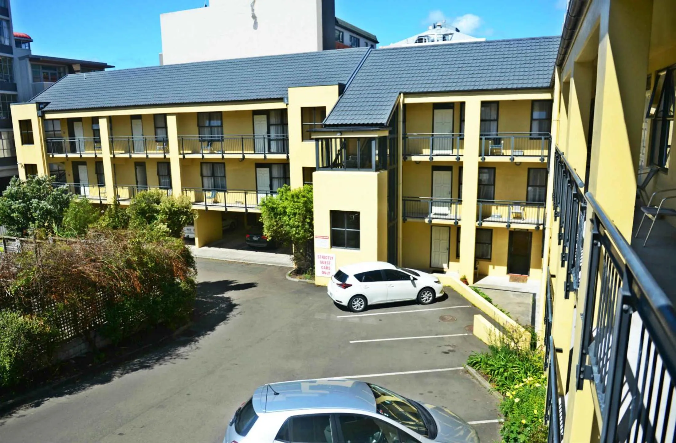 Property building in Victoria Court Motor Lodge - Free Parking