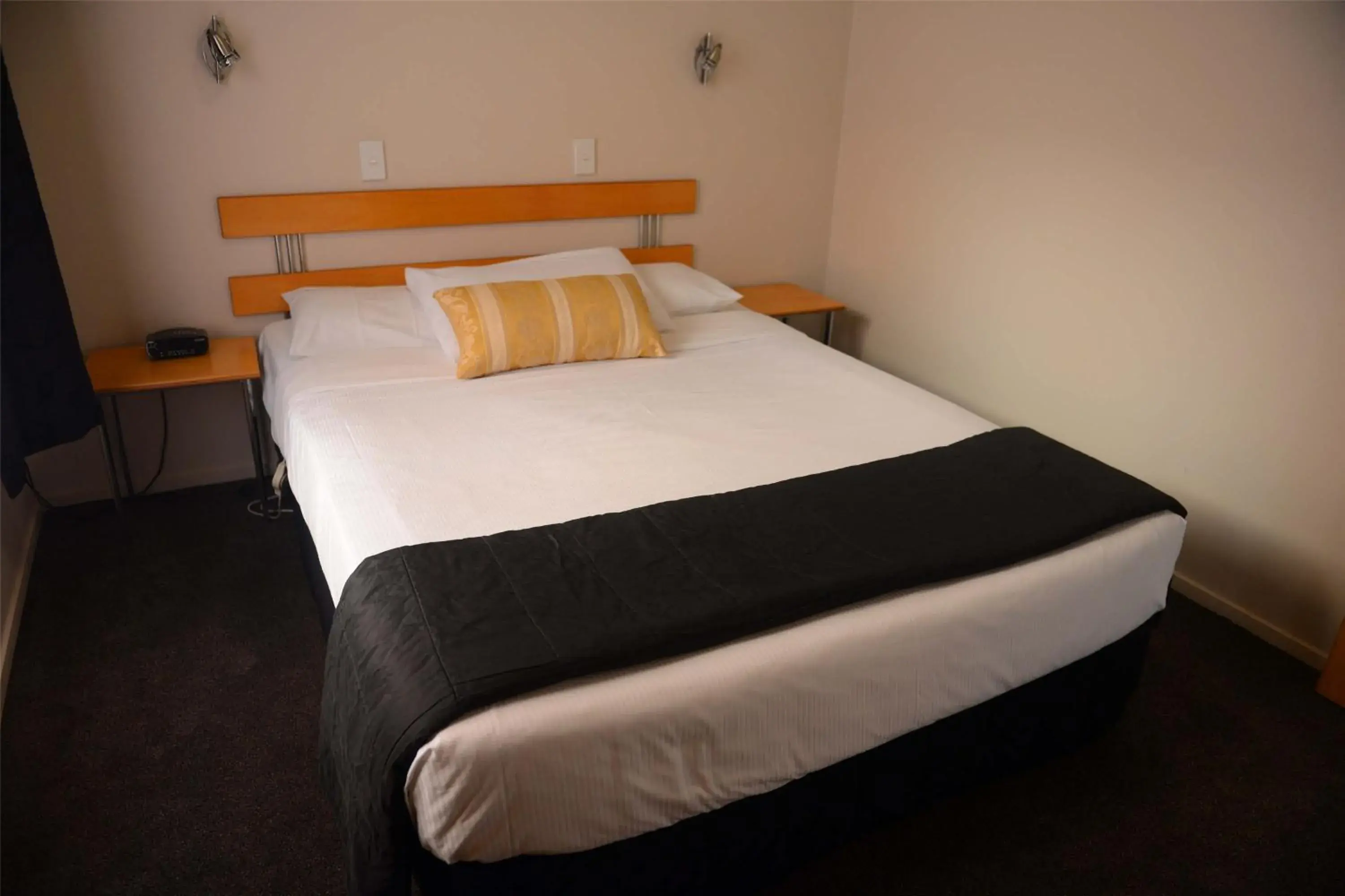 Executive One-Bedroom Apartment with Spa Bath in Victoria Court Motor Lodge - Free Parking Executive One-Bedroom Apartment with Spa Bath in Victoria Court Motor Lodge - Free Parking