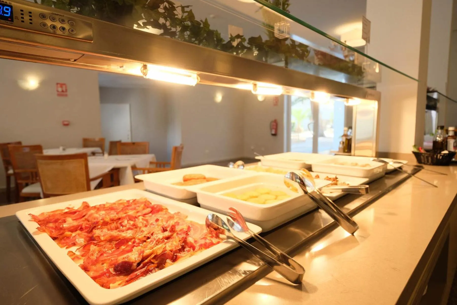 Restaurant/places to eat in azuLine Hotel Palmanova Garden