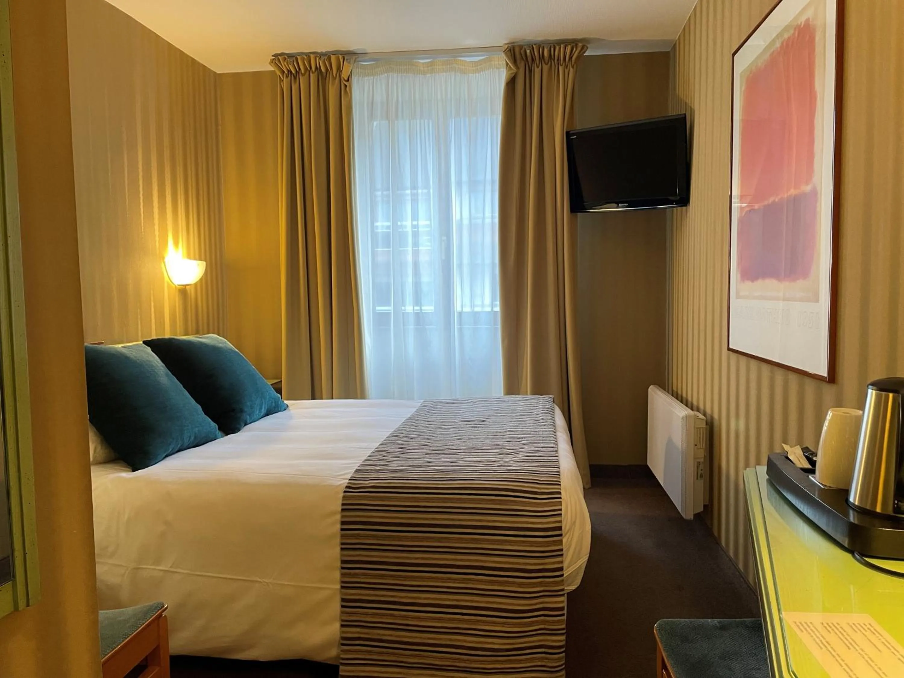 Bed in Hôtel EUROPE