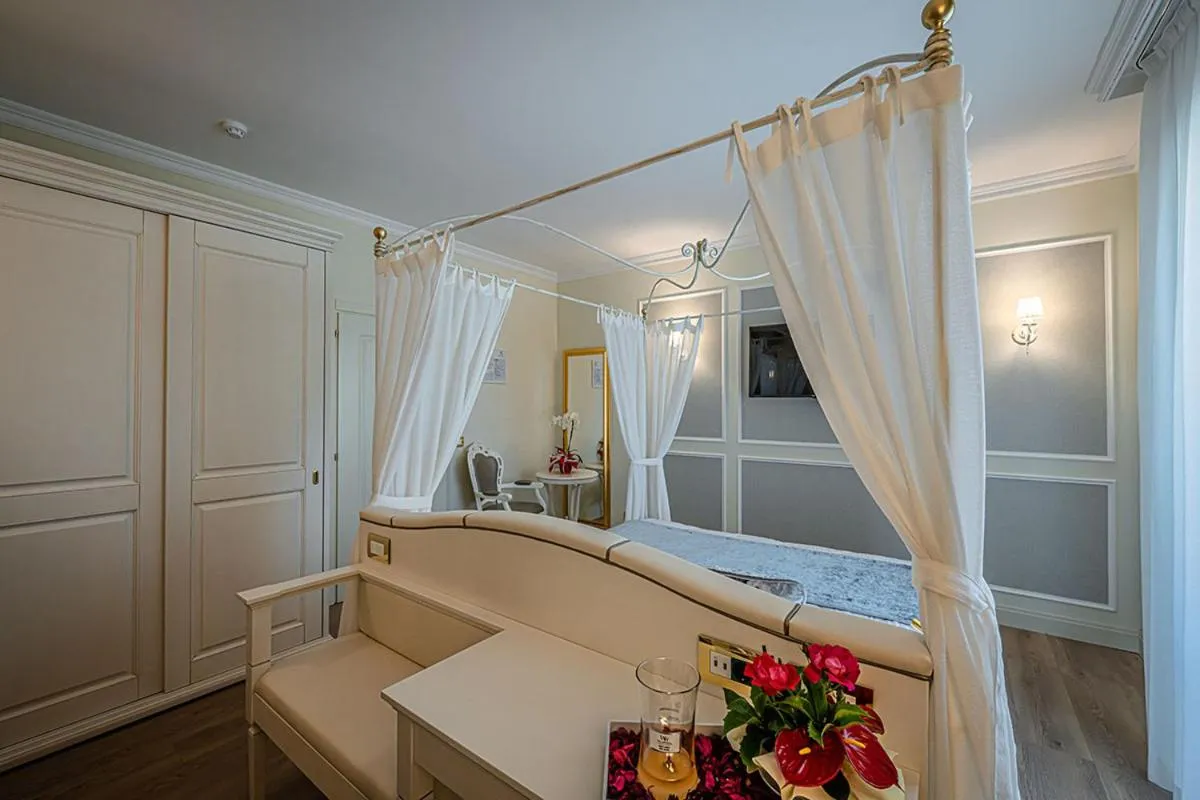 Bed in Hotel Ca' D'Oro Tre Stelle Superior Adults only