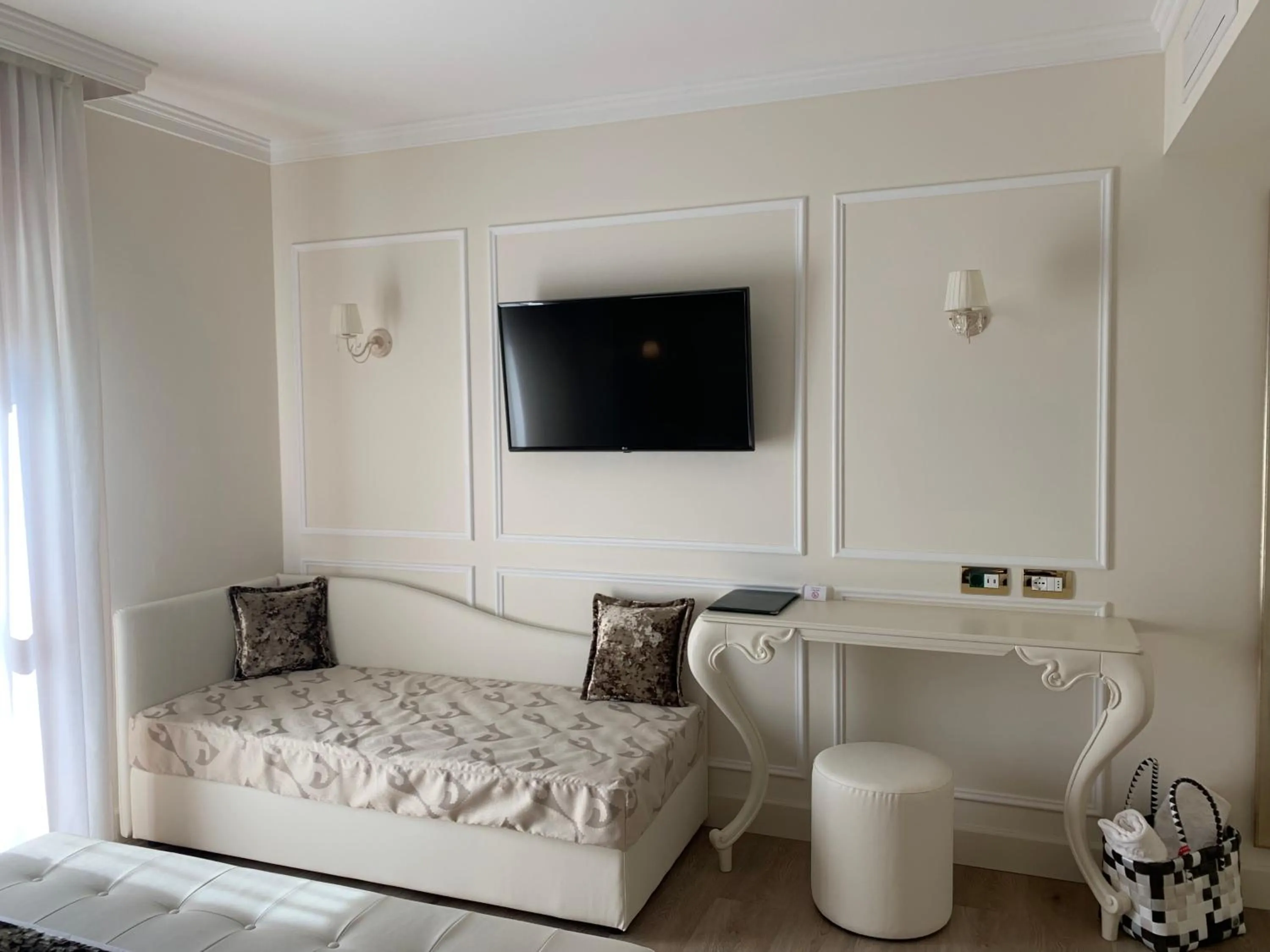 Decorative detail, Bed in Hotel Ca' D'Oro Tre Stelle Superior Adults only