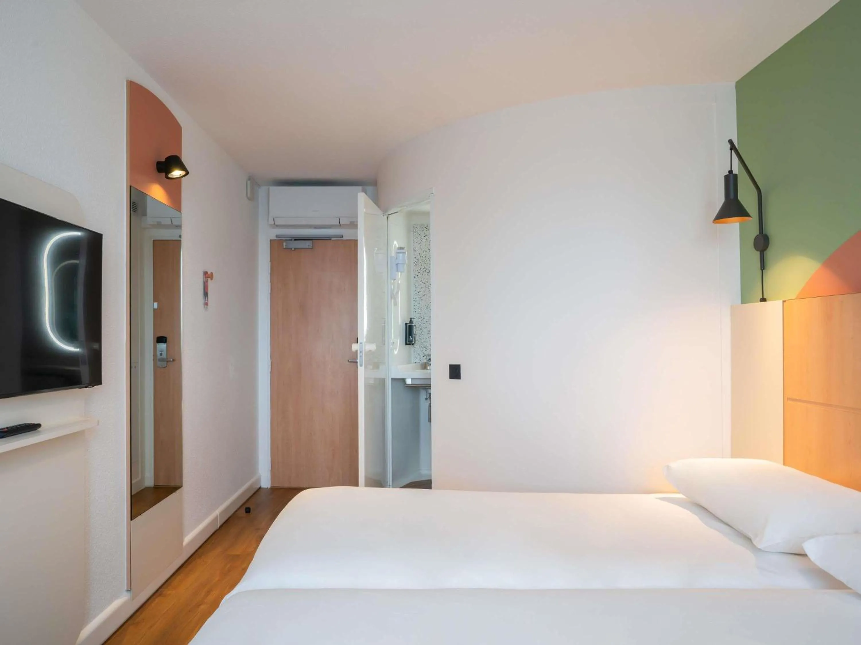 Bedroom, Bed in ibis Marne La Vallée Val d'Europe