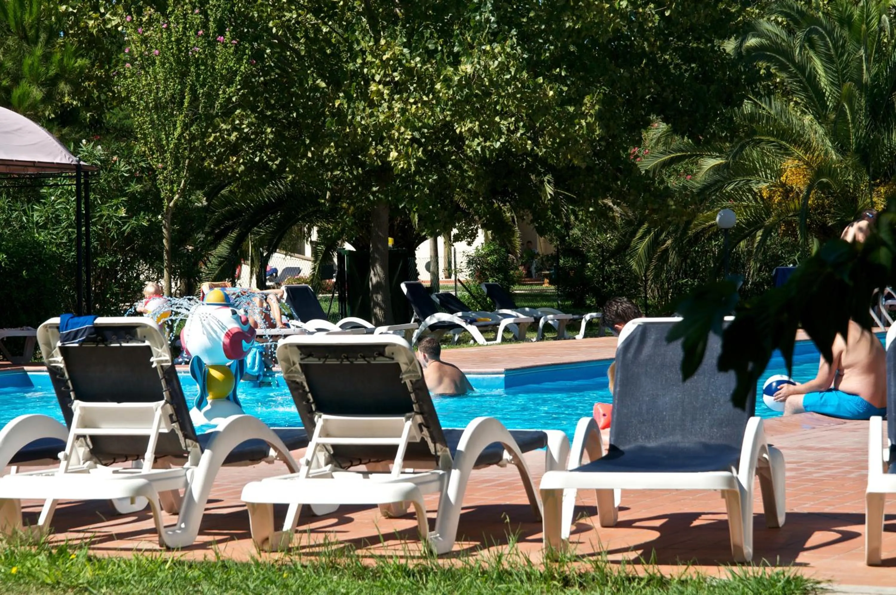 Swimming pool in Ghiacci Vecchi Residence