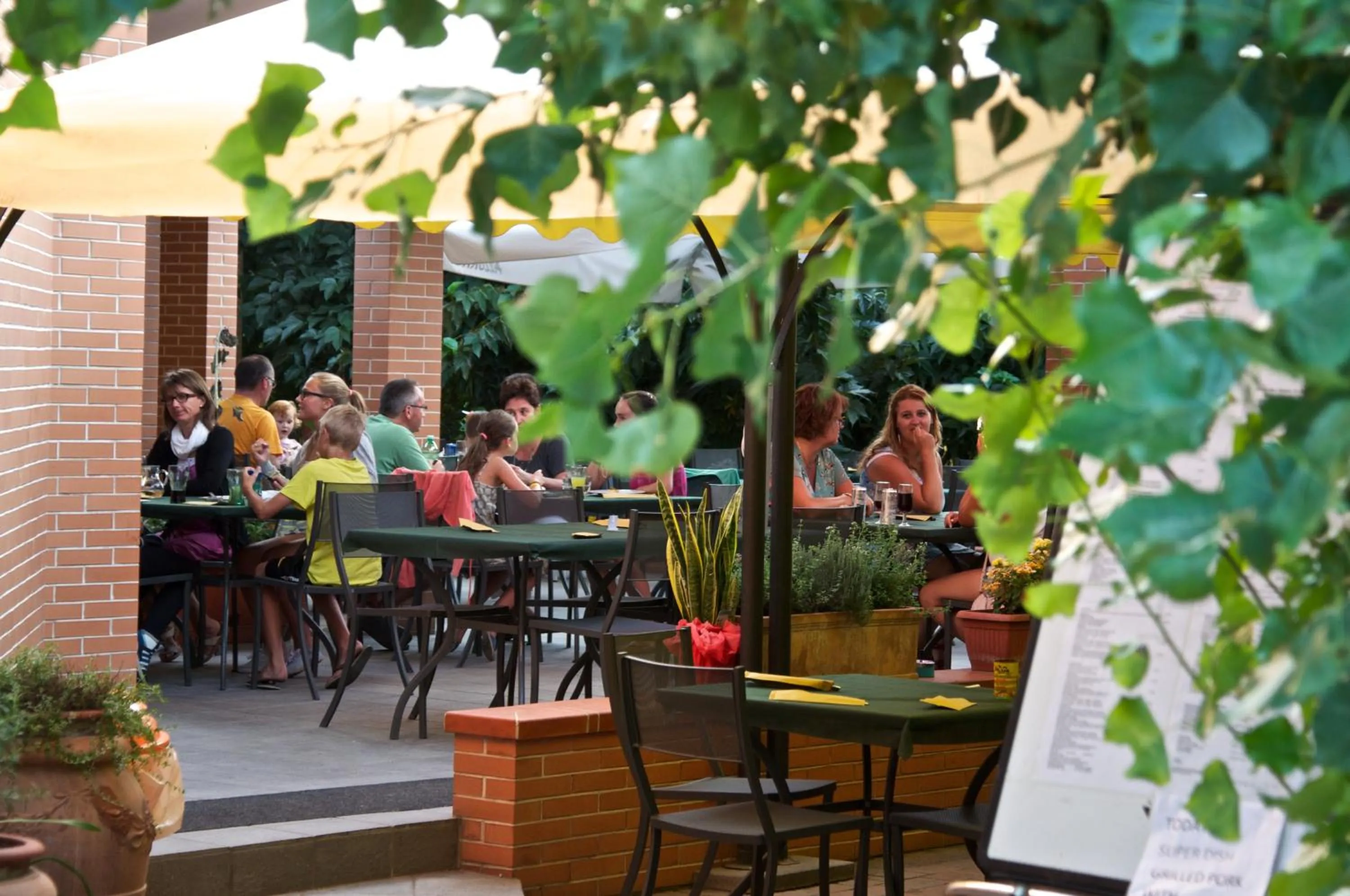 Restaurant/places to eat in Ghiacci Vecchi Residence