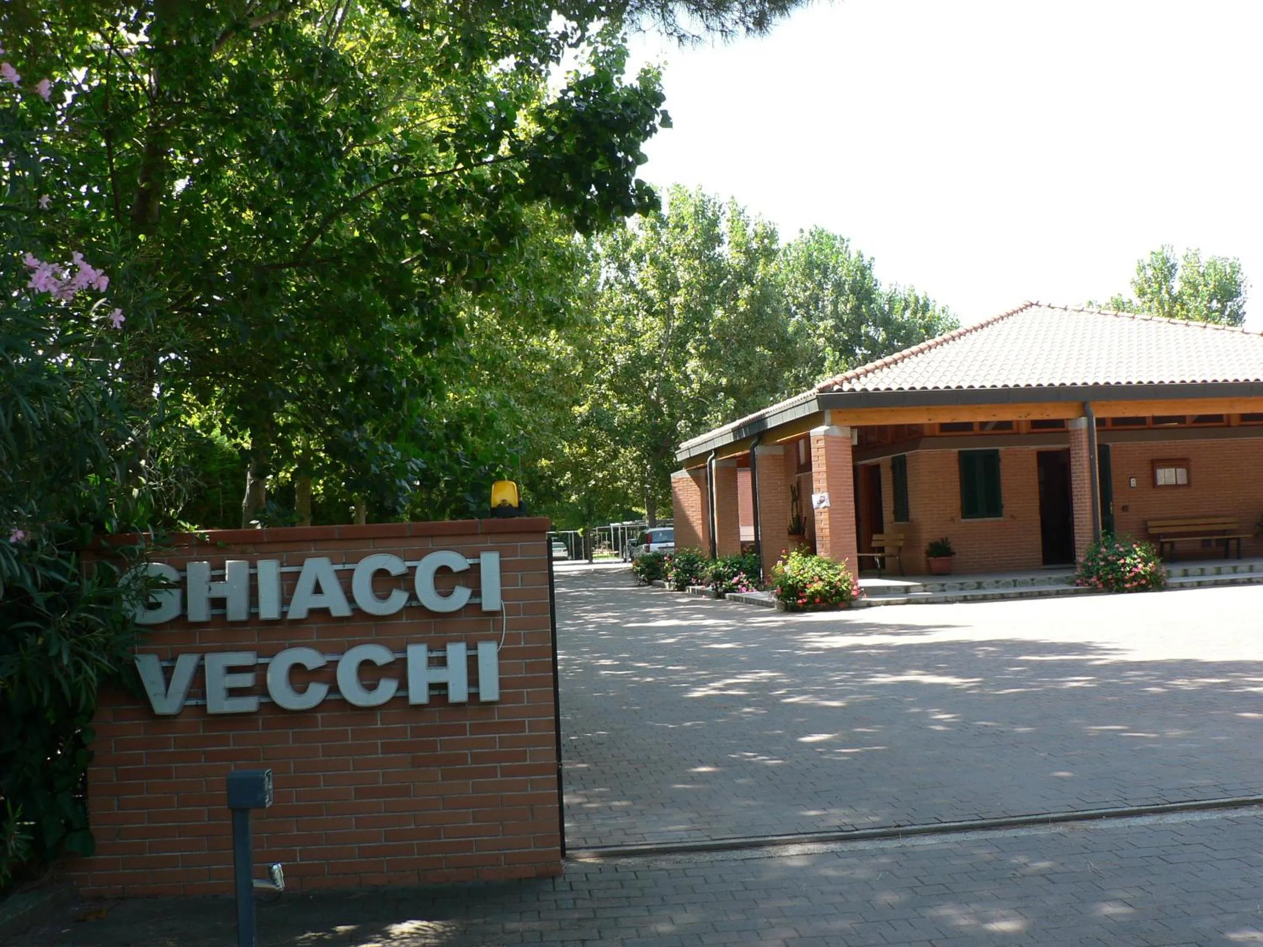 Facade/entrance in Ghiacci Vecchi Residence
