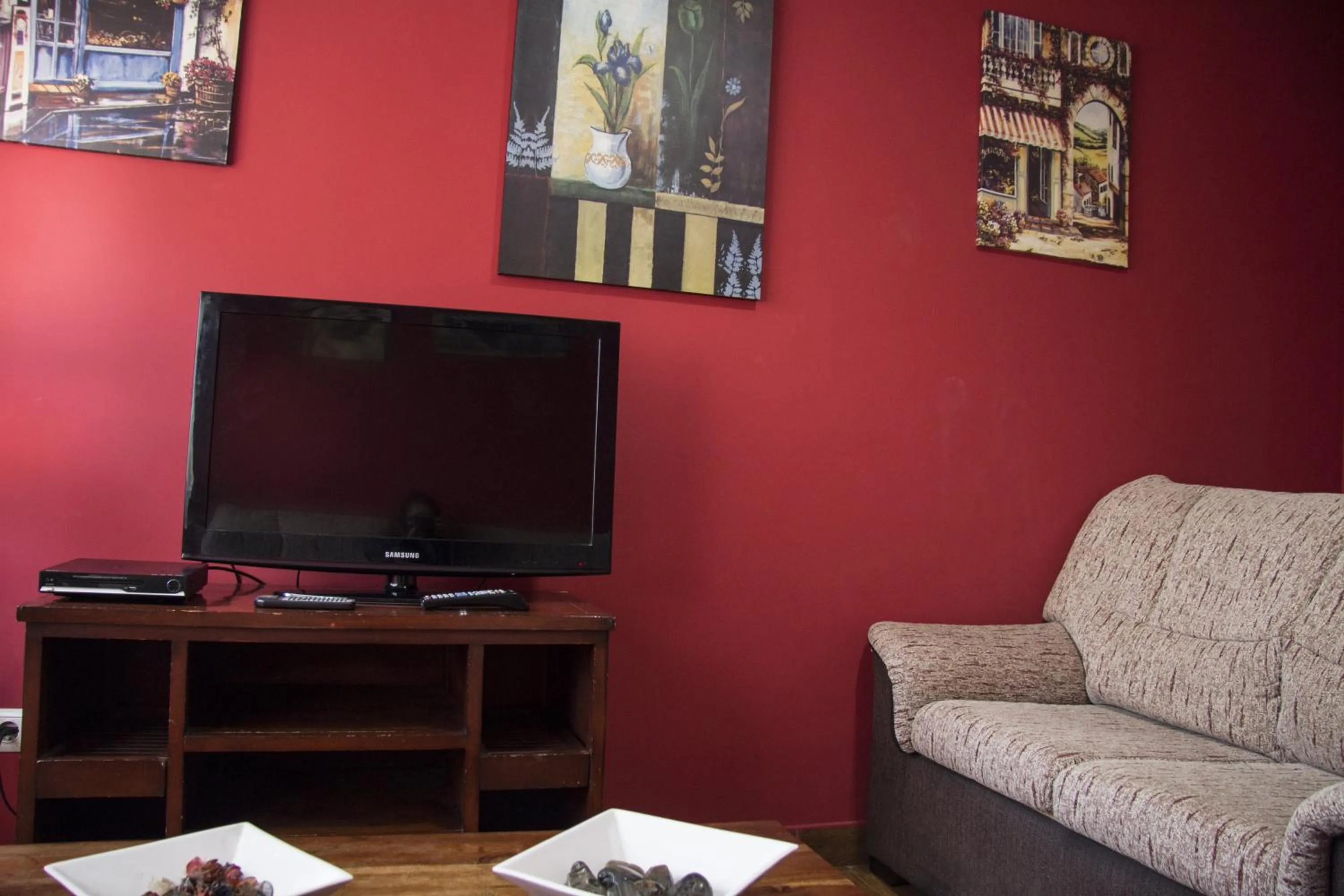 TV and multimedia in Apartahotel Rural CollaRubio Luxury