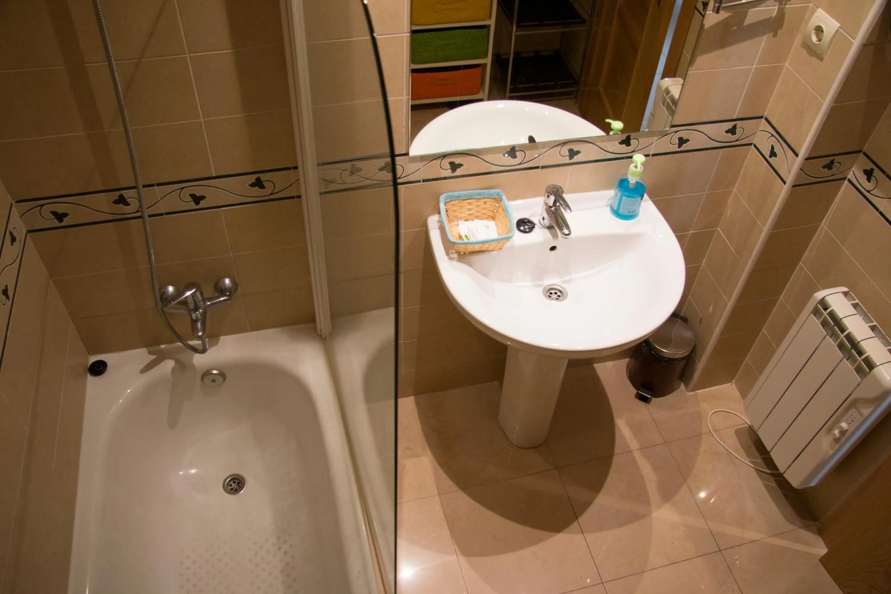 Shower in Apartahotel Rural CollaRubio Luxury