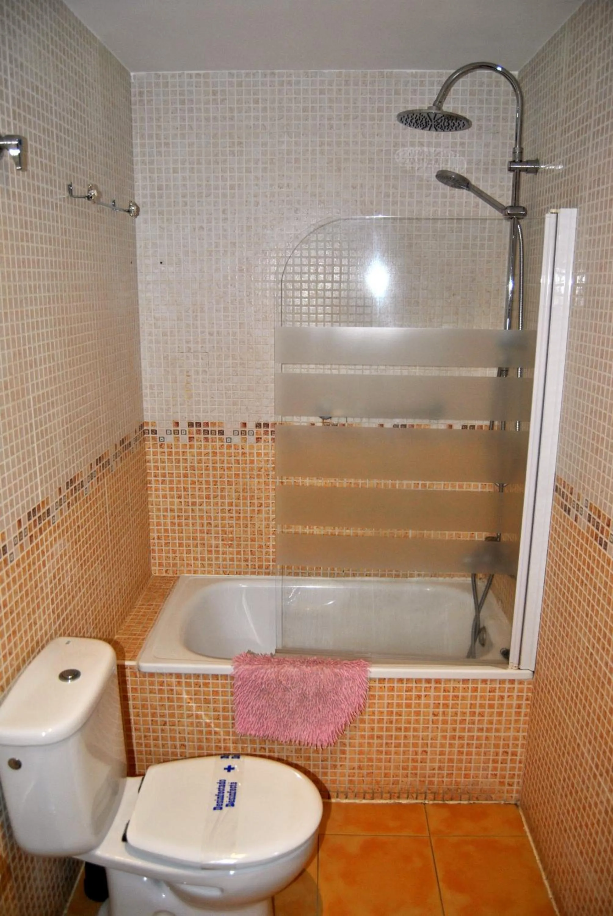 Shower in Apartahotel Rural CollaRubio Luxury