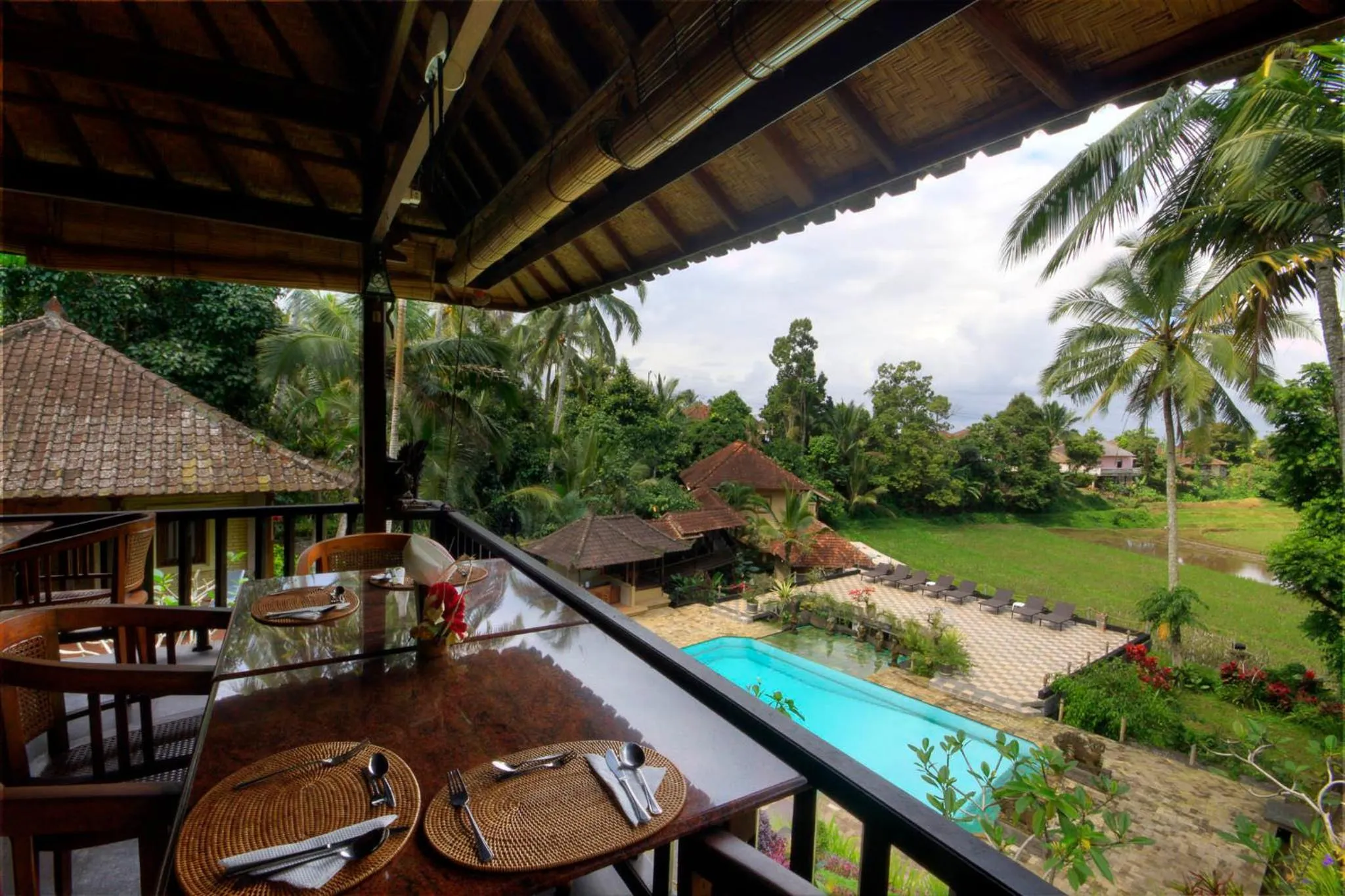 Restaurant/places to eat in Cempaka Belimbing Villa
