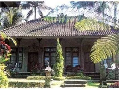 Facade/entrance in Cempaka Belimbing Villa