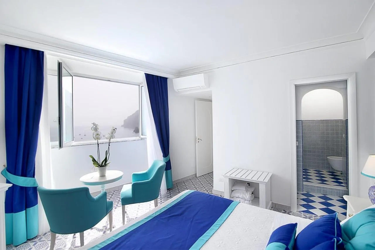 Bed in Hotel Marincanto