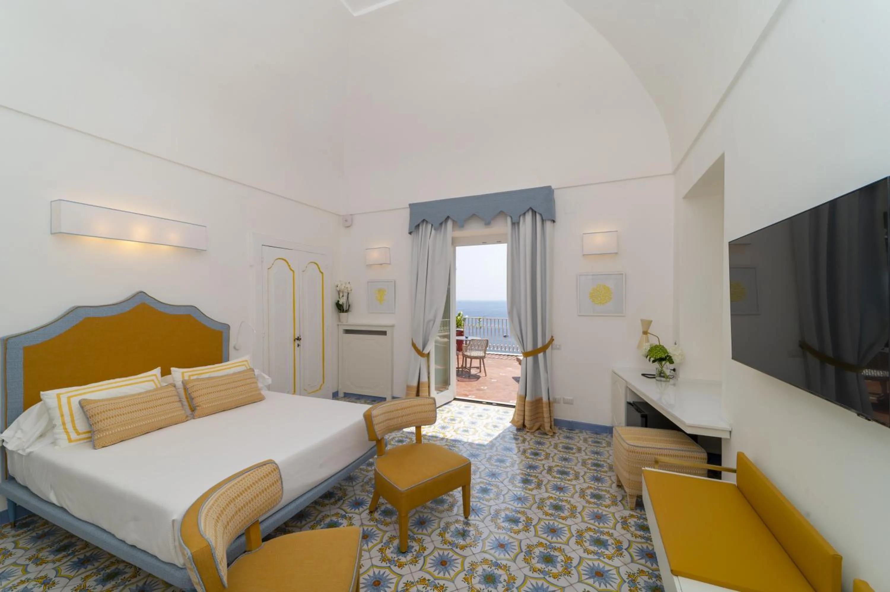 Bed in Hotel Marincanto