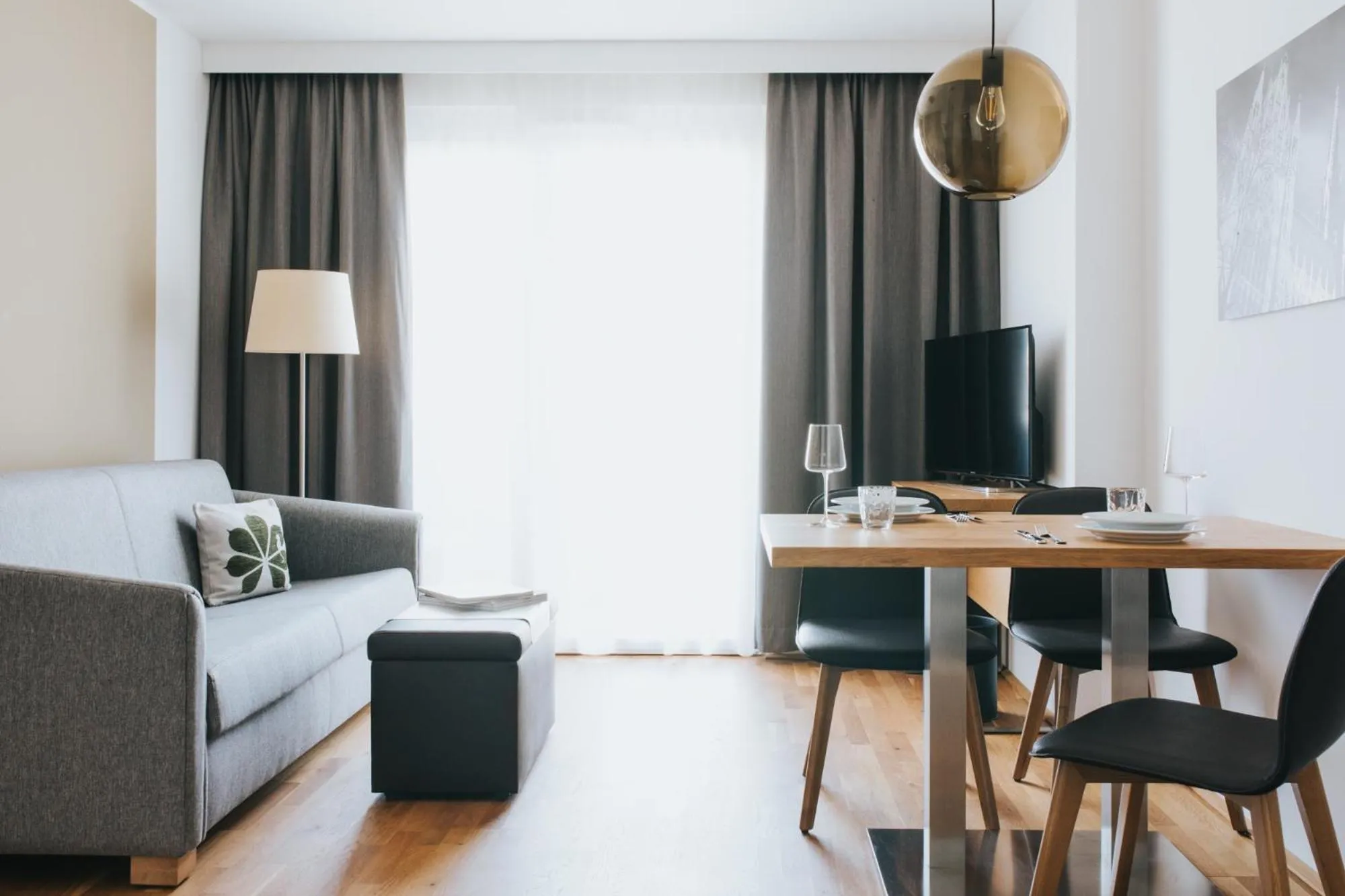 Photo of the whole room in Parks 73 The Townhouse Hotel