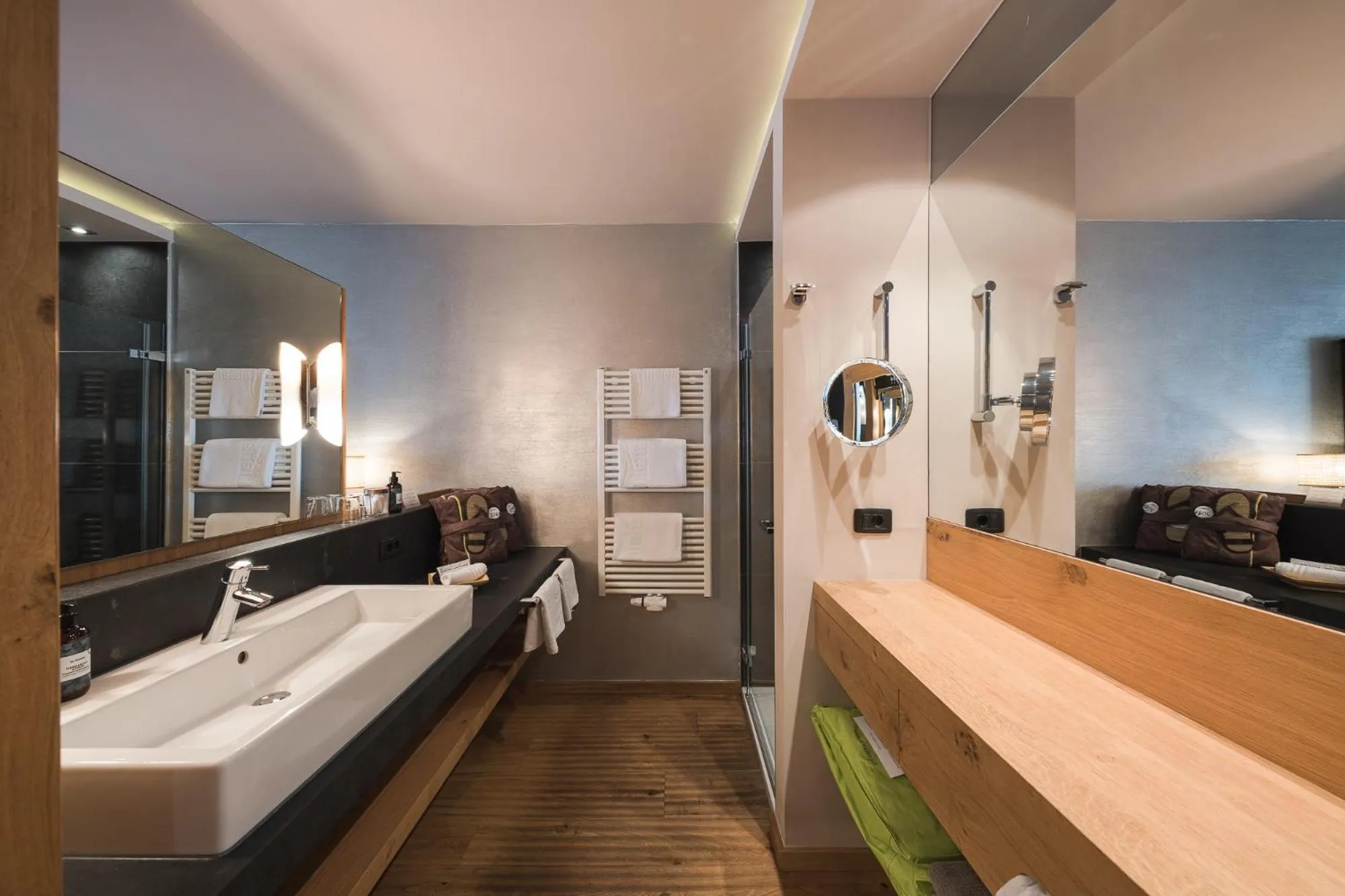 Bathroom, Bed in La Maiena Meran Resort