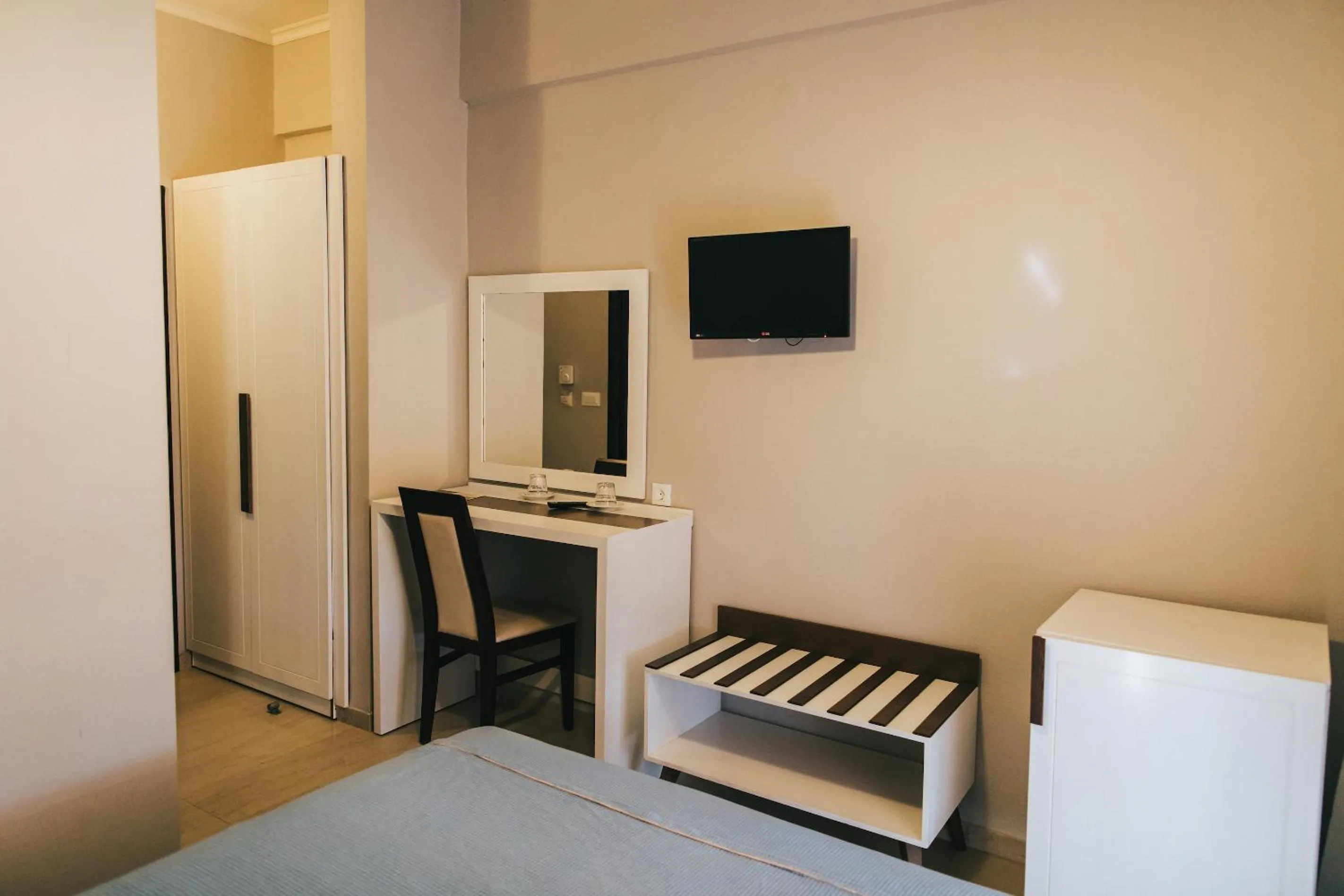 Communal lounge/ TV room in Fanari Hotel