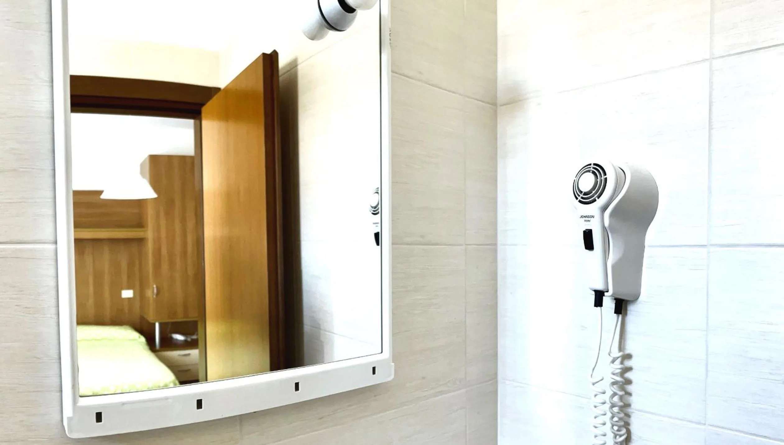 Shower in Hotel Galles