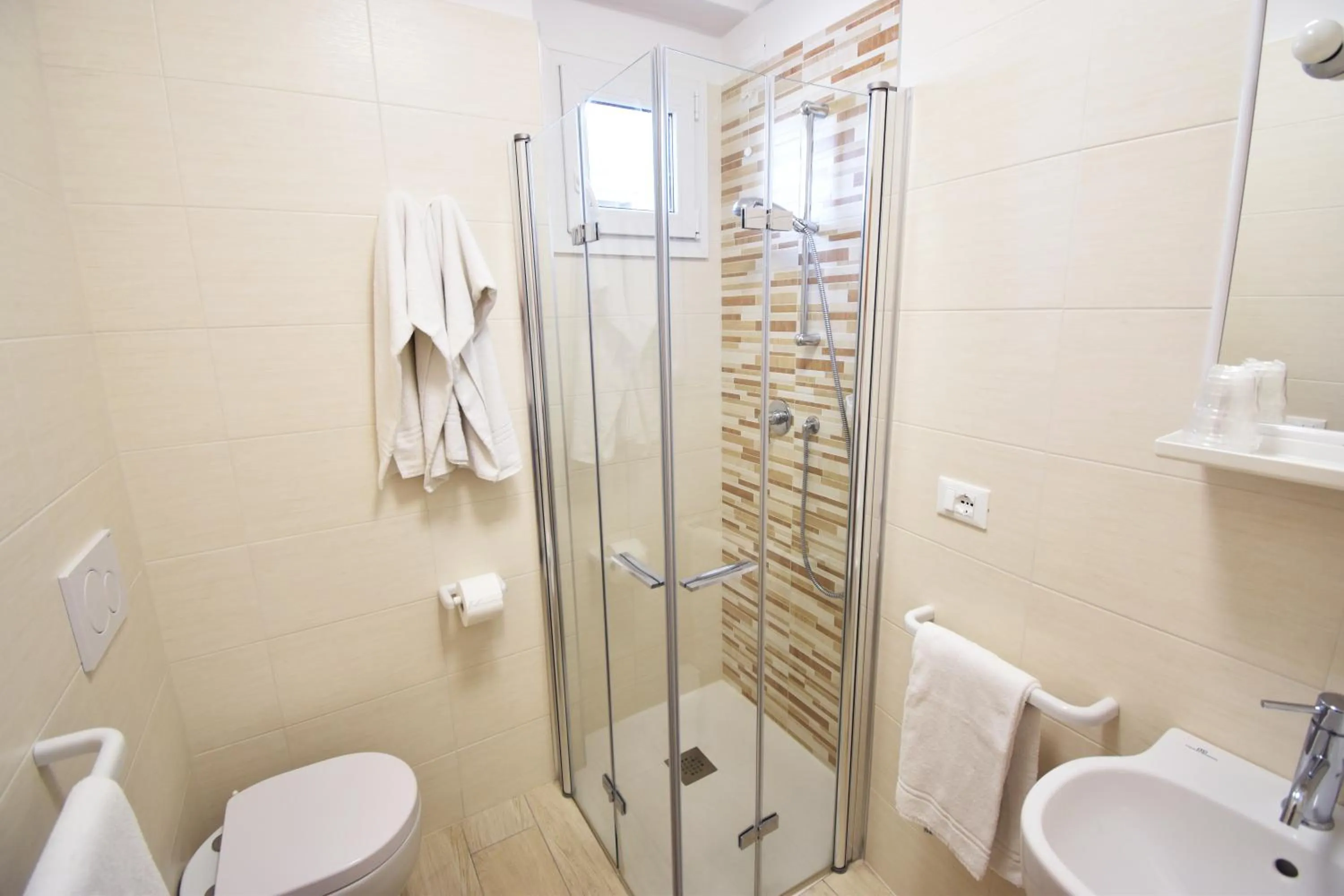 Shower in Hotel Galles