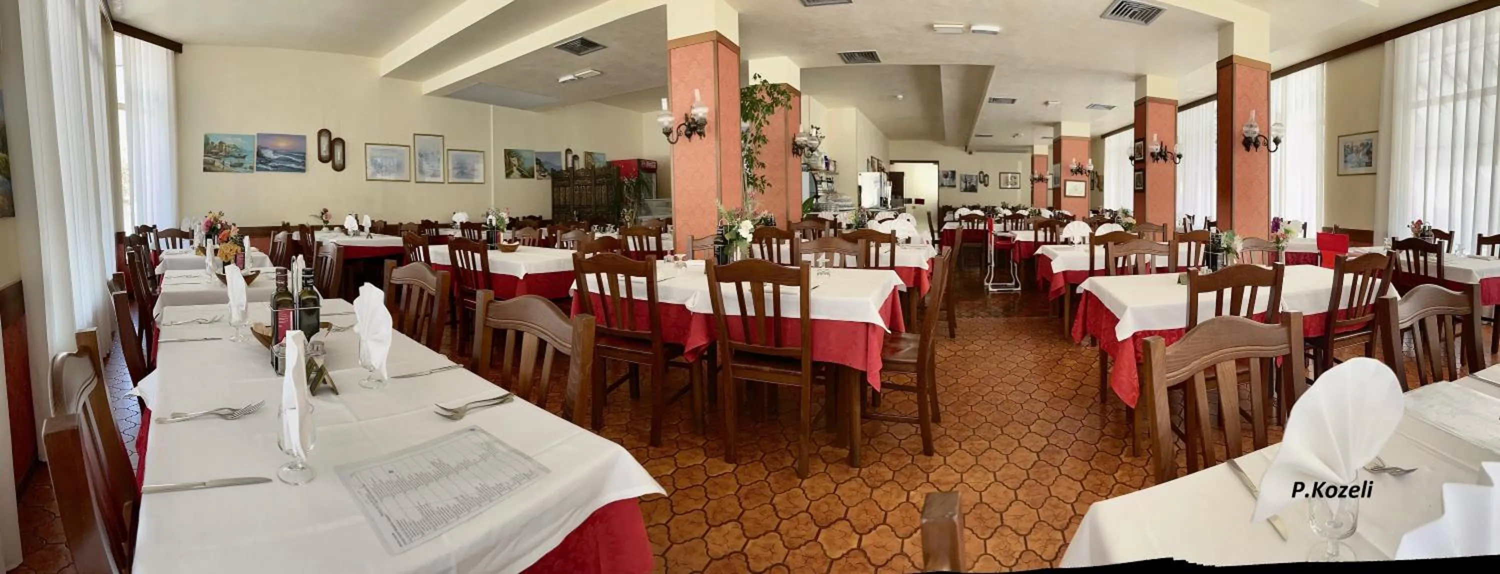 Restaurant/places to eat in Hotel Galles
