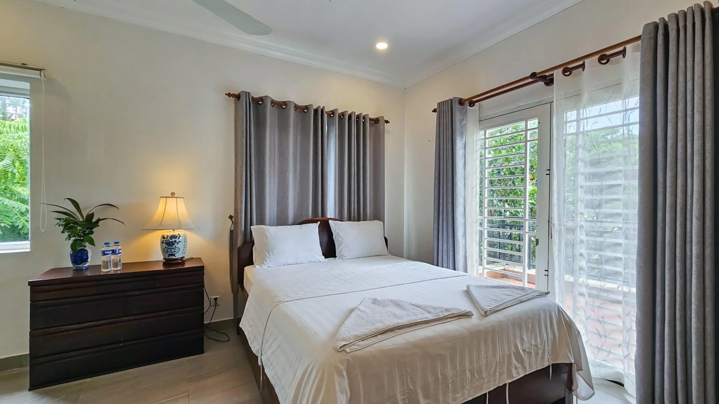 Bedroom, Bed in Sanssouci Kep