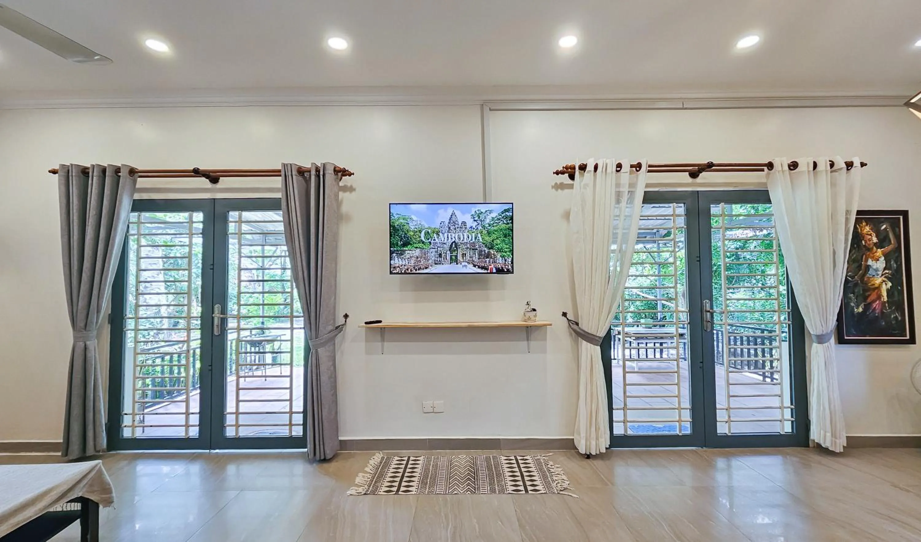 Facade/entrance in Sanssouci Kep