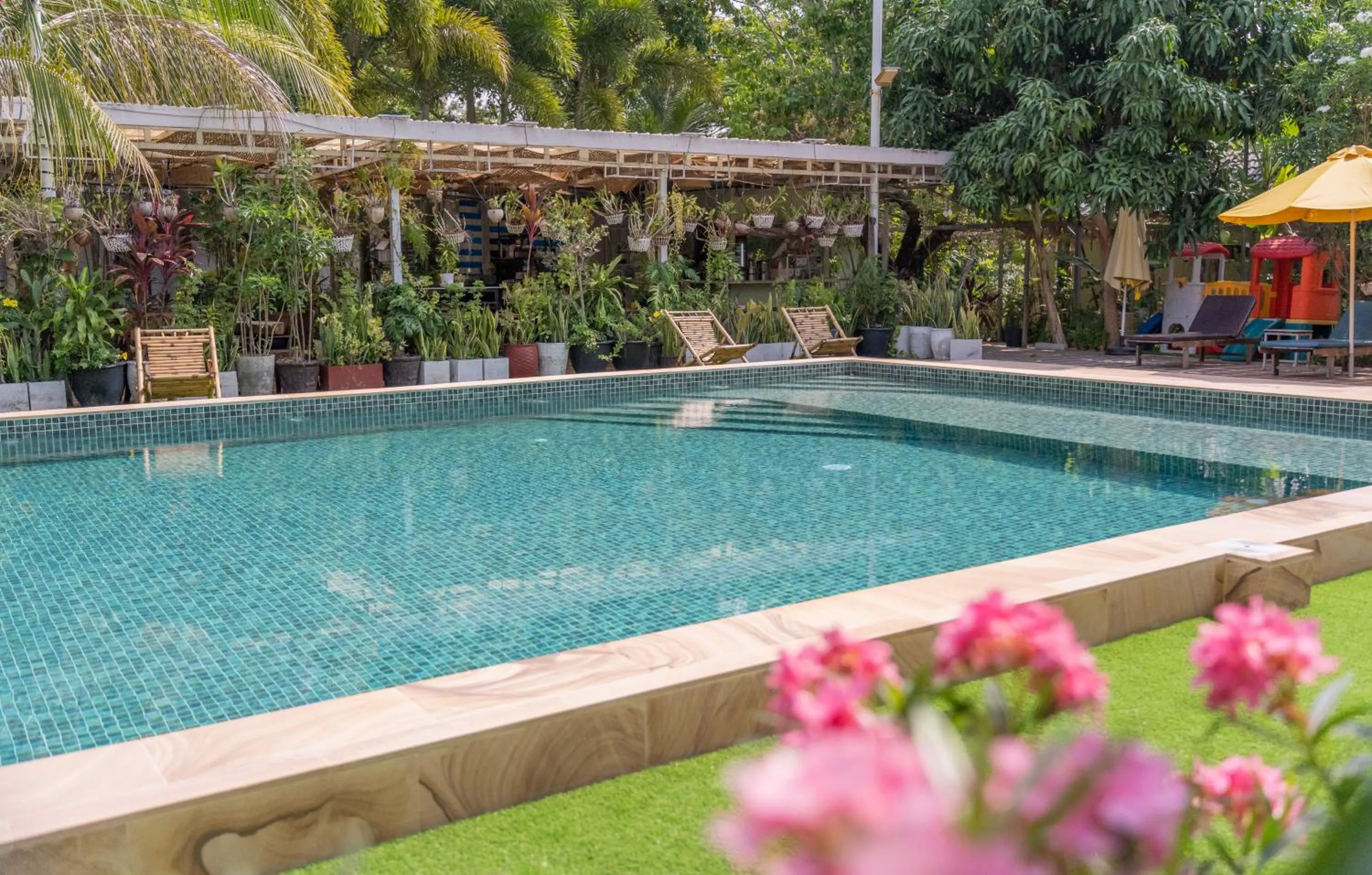 Swimming pool in Sanssouci Kep