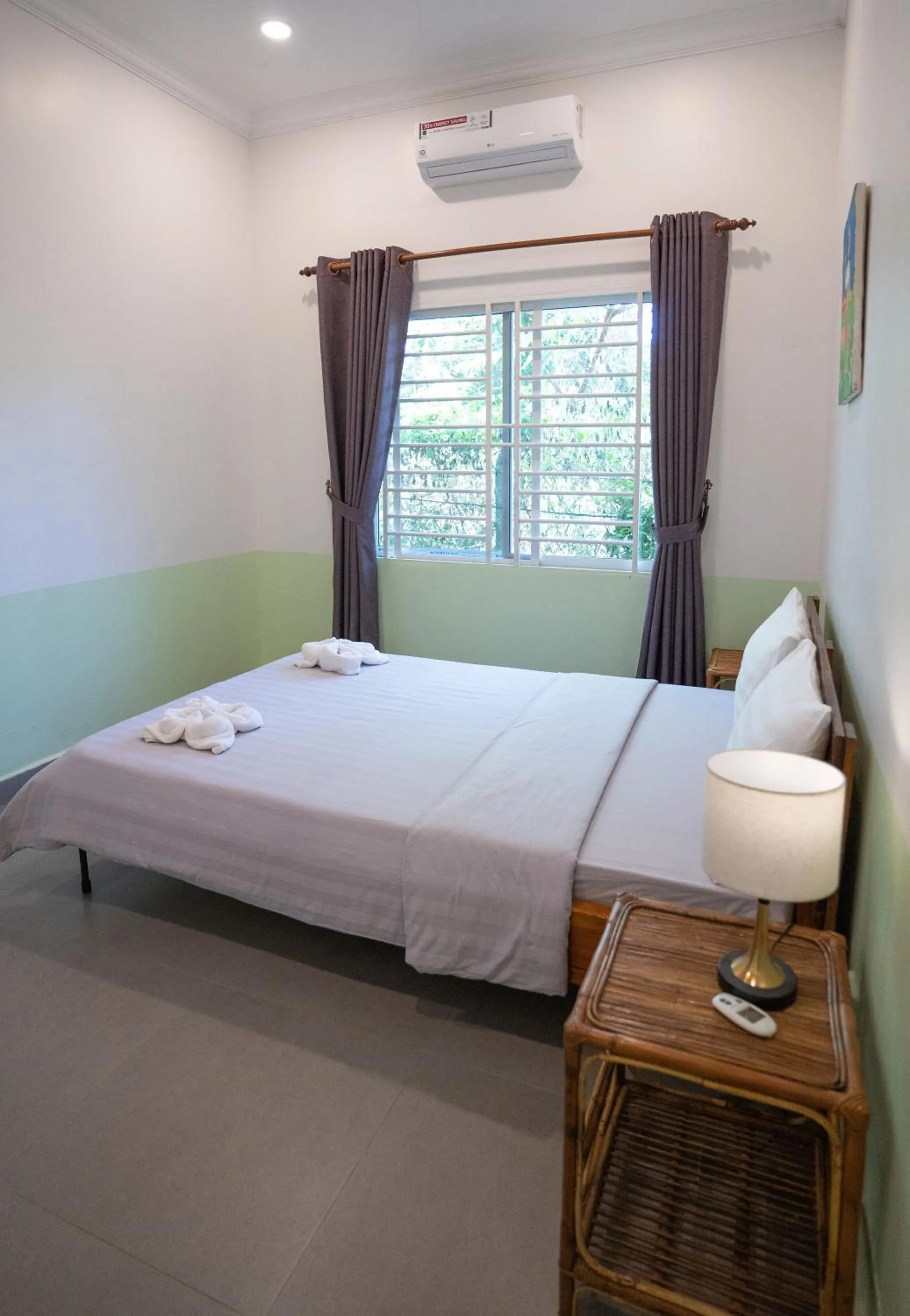 air conditioner, Bed in Sanssouci Kep