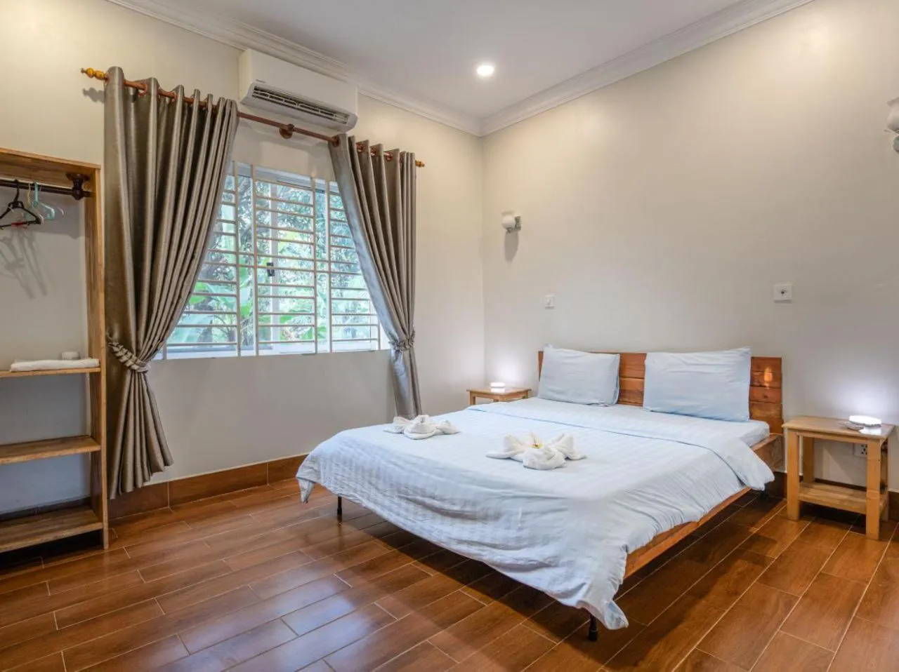 Bedroom, Bed in Sanssouci Kep