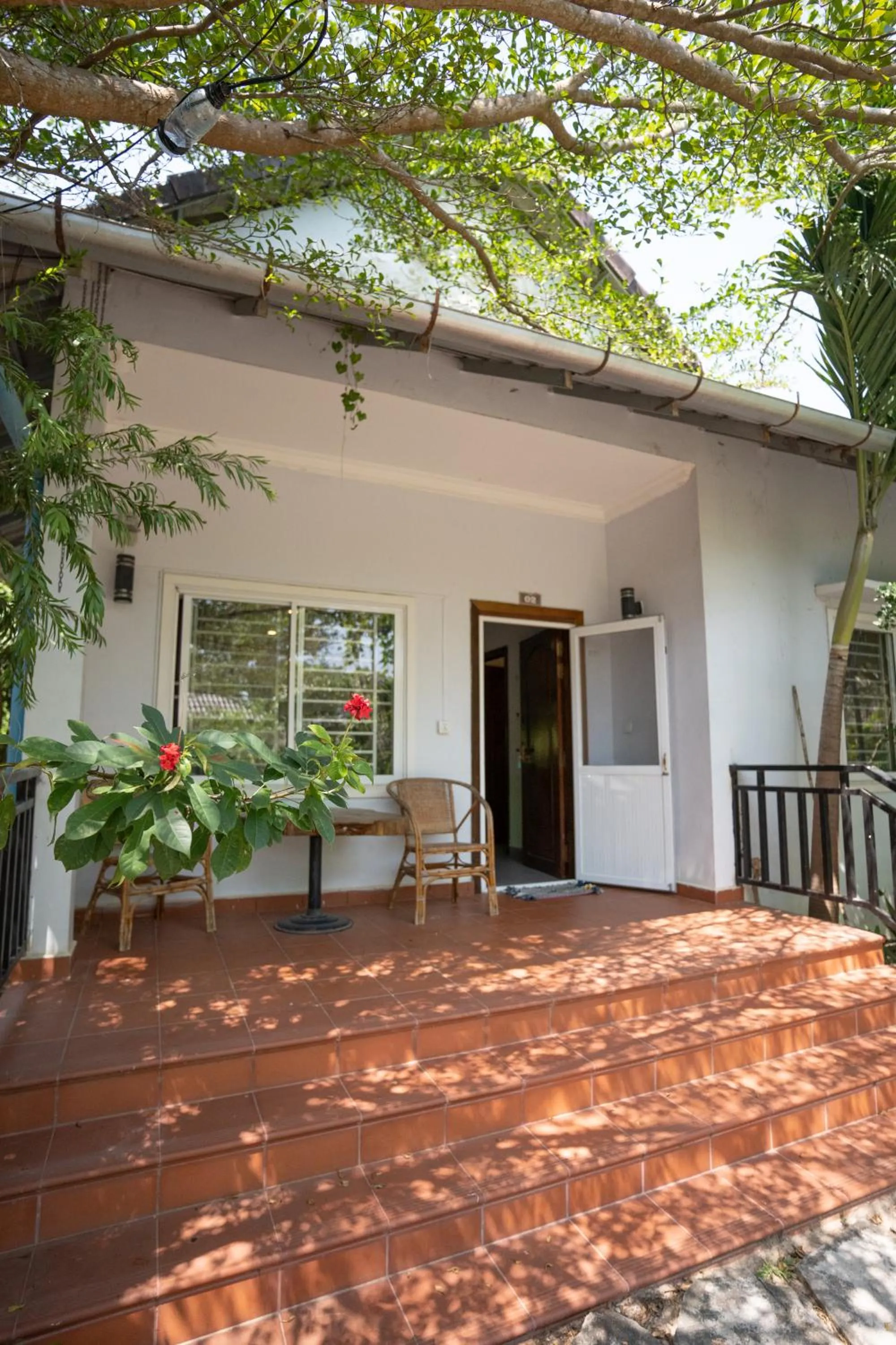 Facade/entrance in Sanssouci Kep