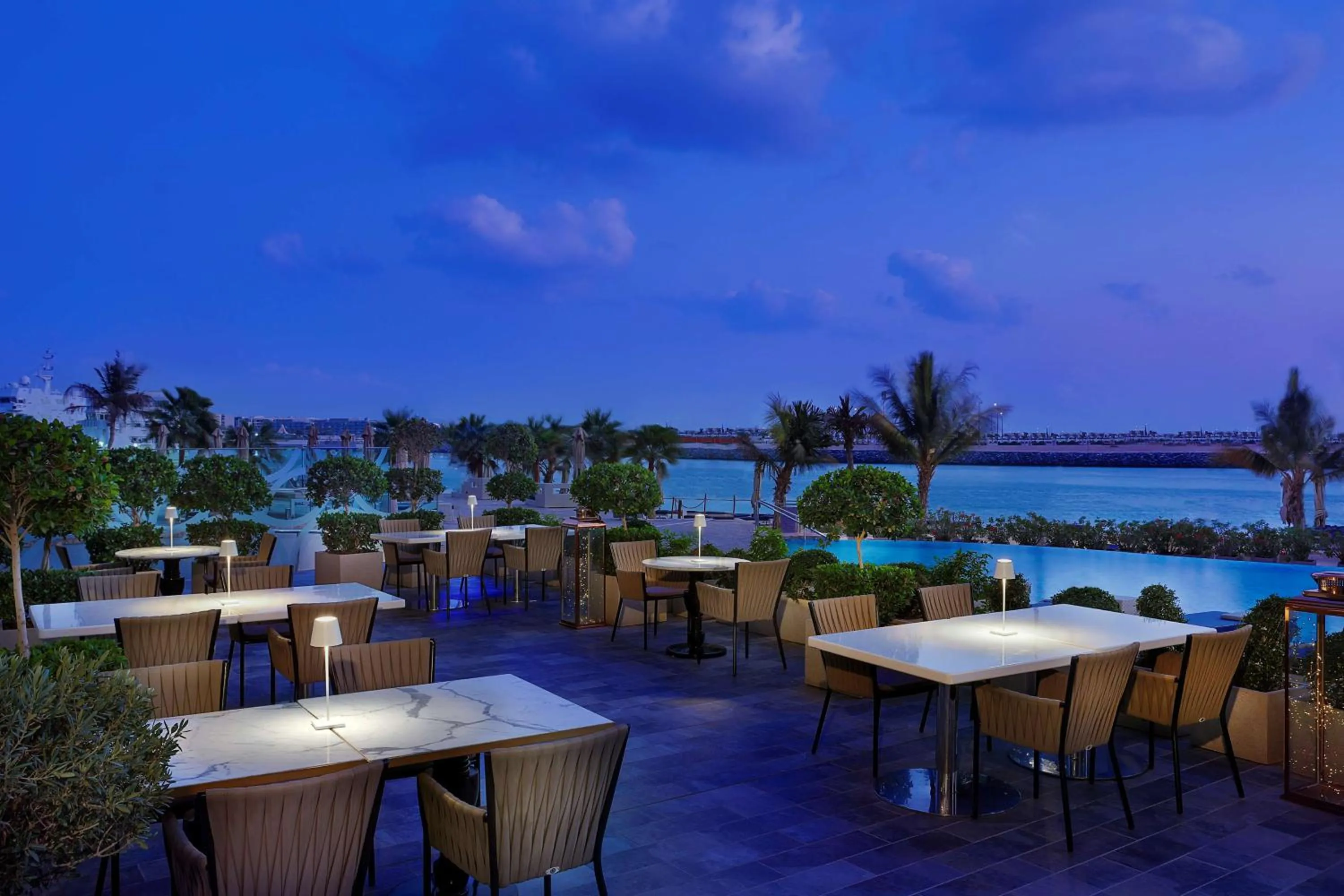 Restaurant/places to eat in Conrad Abu Dhabi Etihad Towers