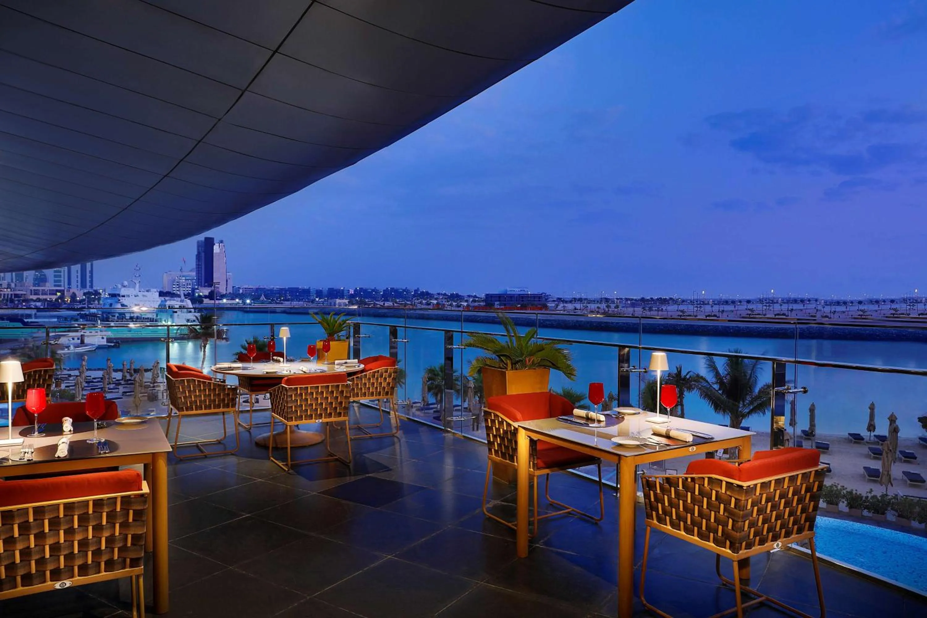 Restaurant/places to eat in Conrad Abu Dhabi Etihad Towers